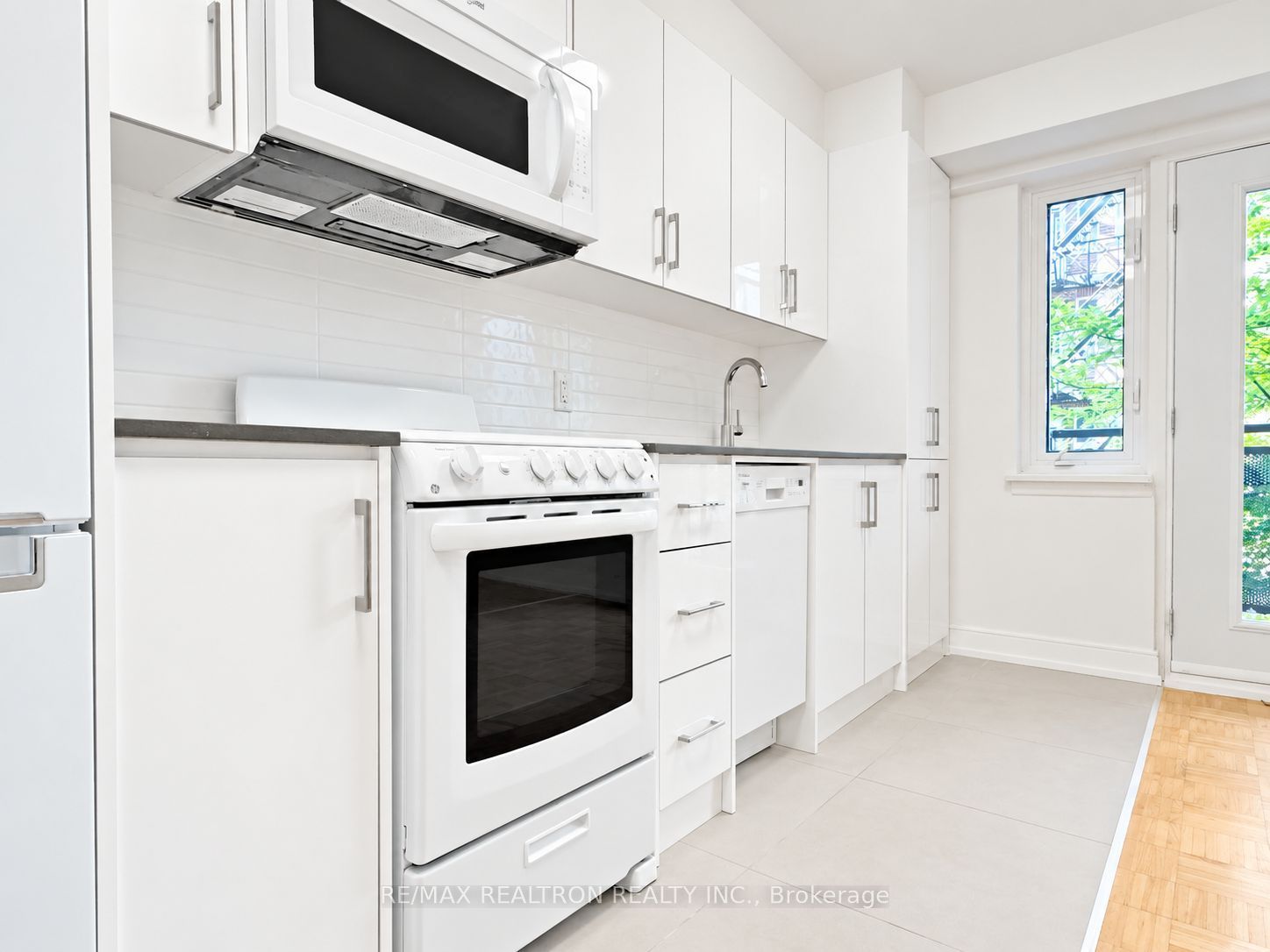 Unit 104 - 95 Lawton Boulevard, Toronto 4