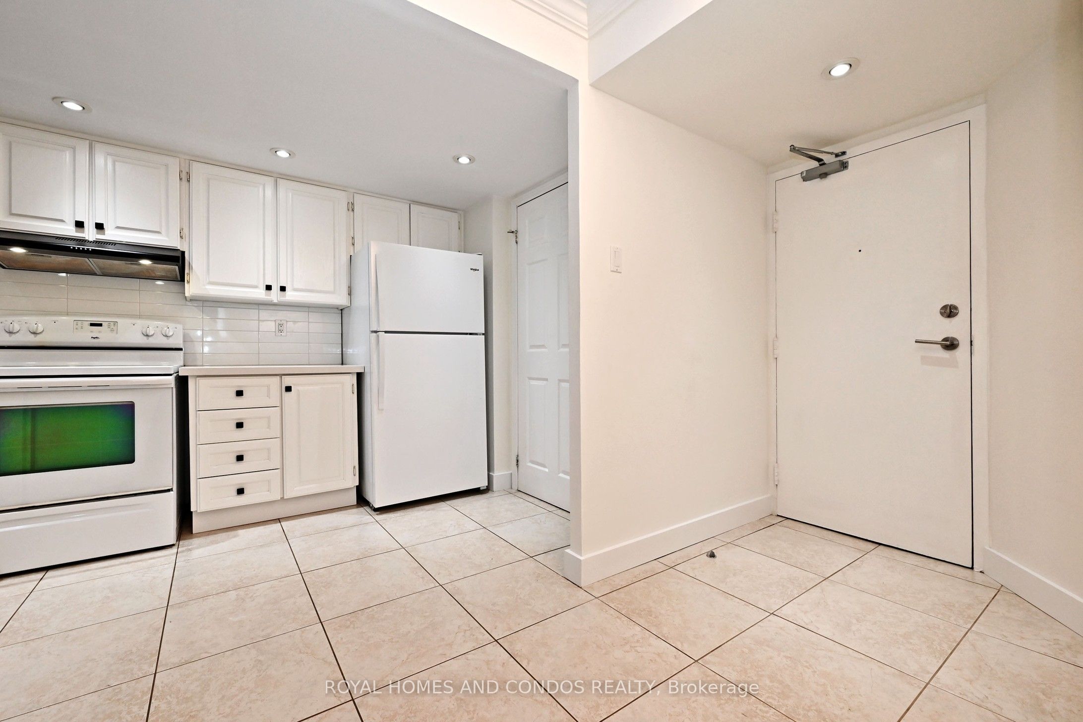 Unit 220 - 77 Maitland Place, Toronto 4