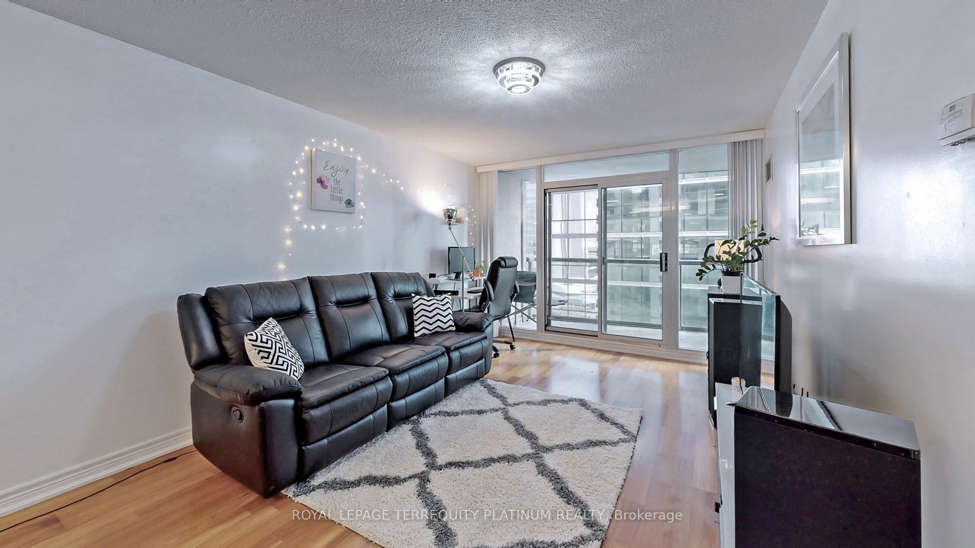 Unit 1907 - 30 Grand Trunk Crescent, Toronto 3