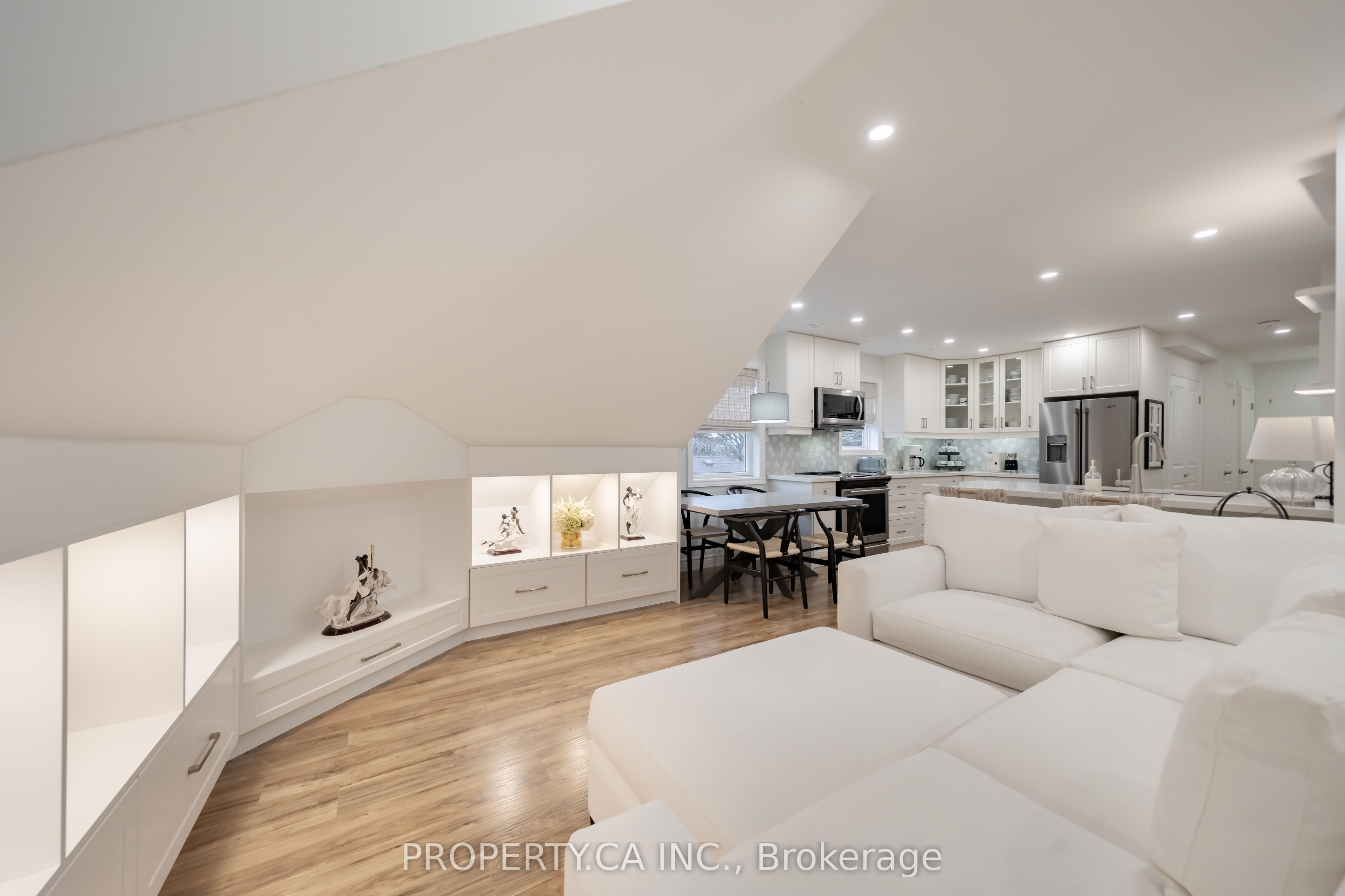 Unit 8 - 963 Avenue Road, Toronto 5