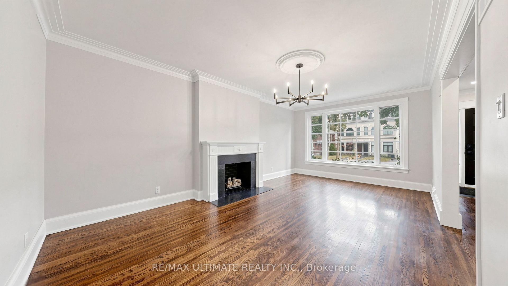 776 Spadina Road, Toronto 4