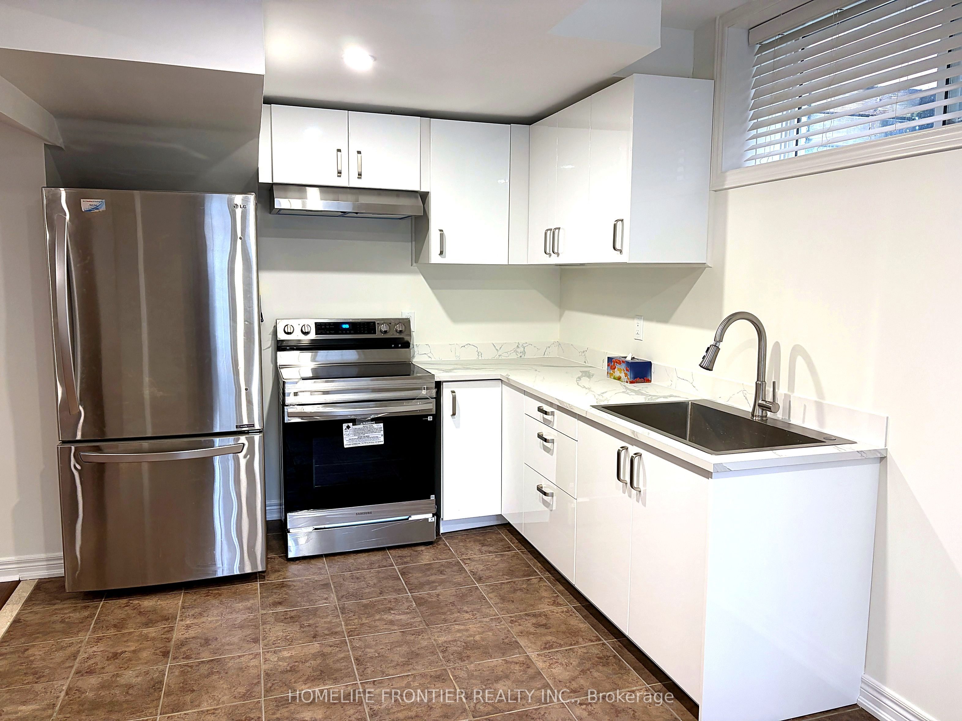 Unit Lower - 33 Green Meadows Circle, North York 2