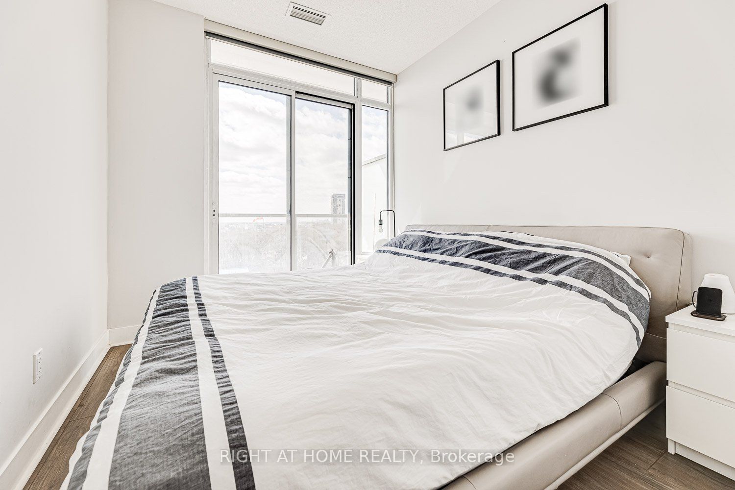 Unit 915 - 90 Stadium Road, Toronto 5