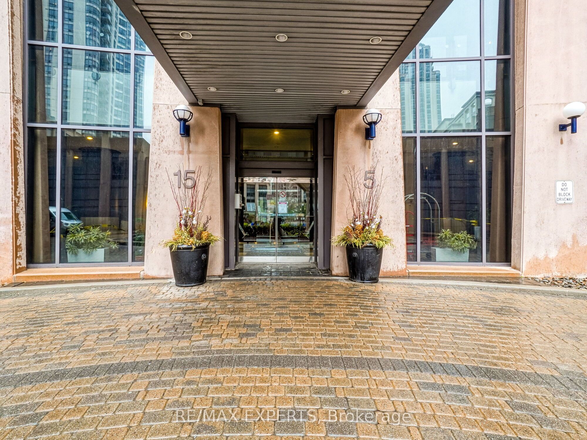 Unit 523 - 15 Northtown Way, North York 2