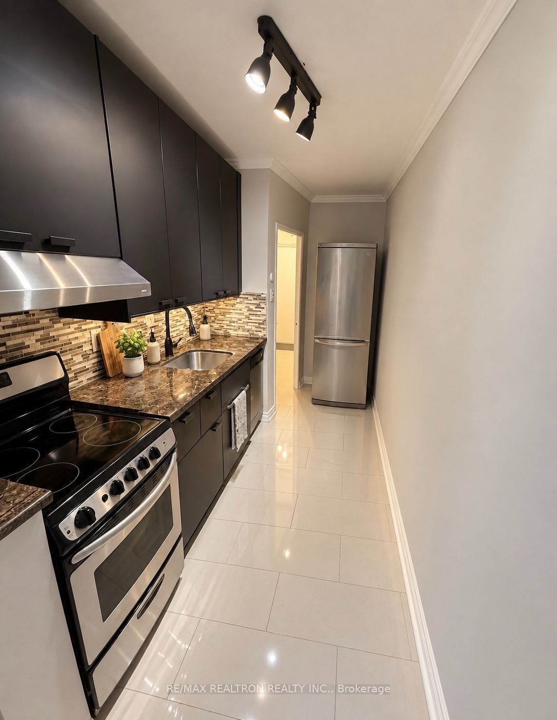 Unit 106 - 2 Ridelle Avenue, Toronto 4