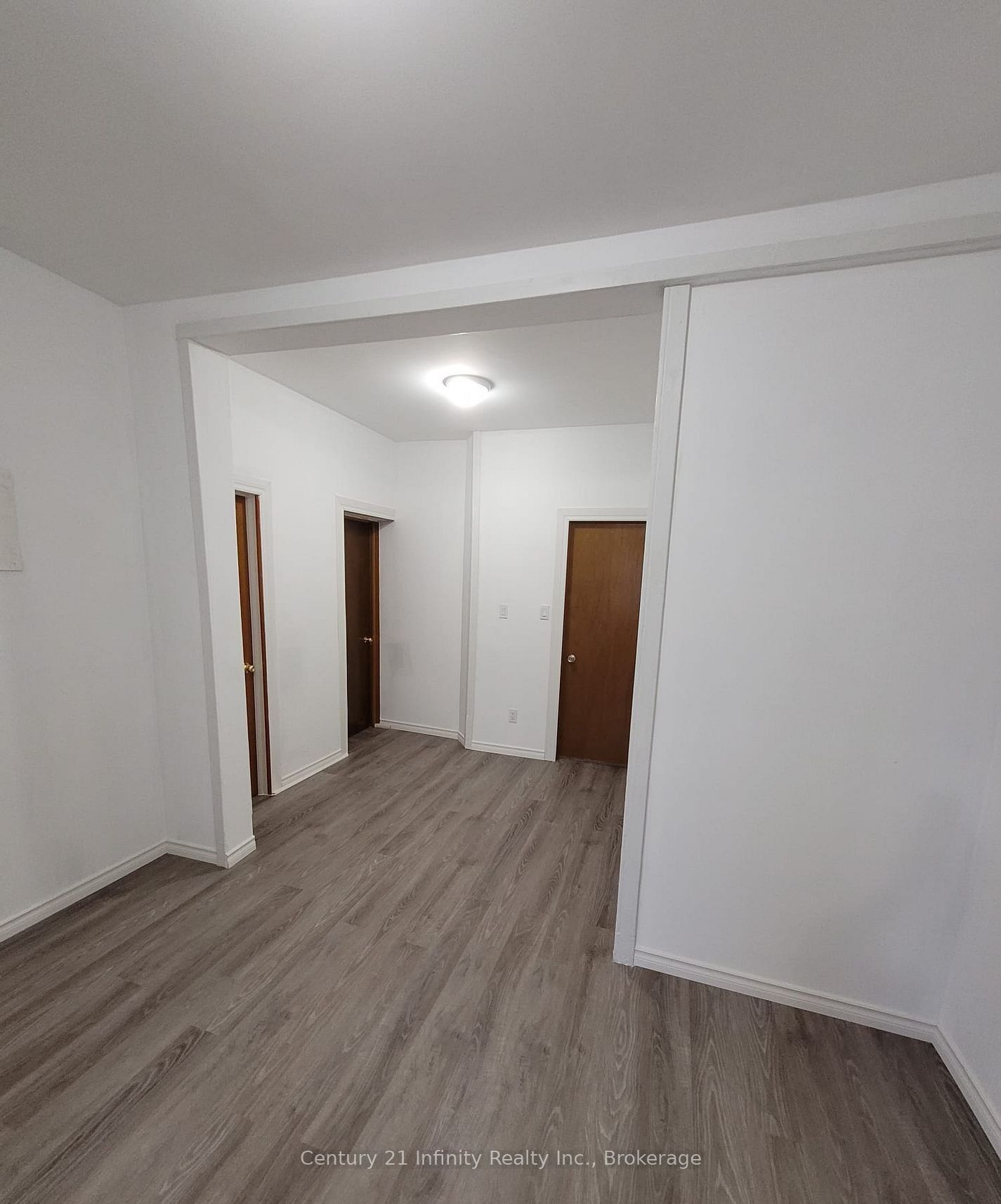 Unit B - 555 Ritson Road S, Oshawa 2