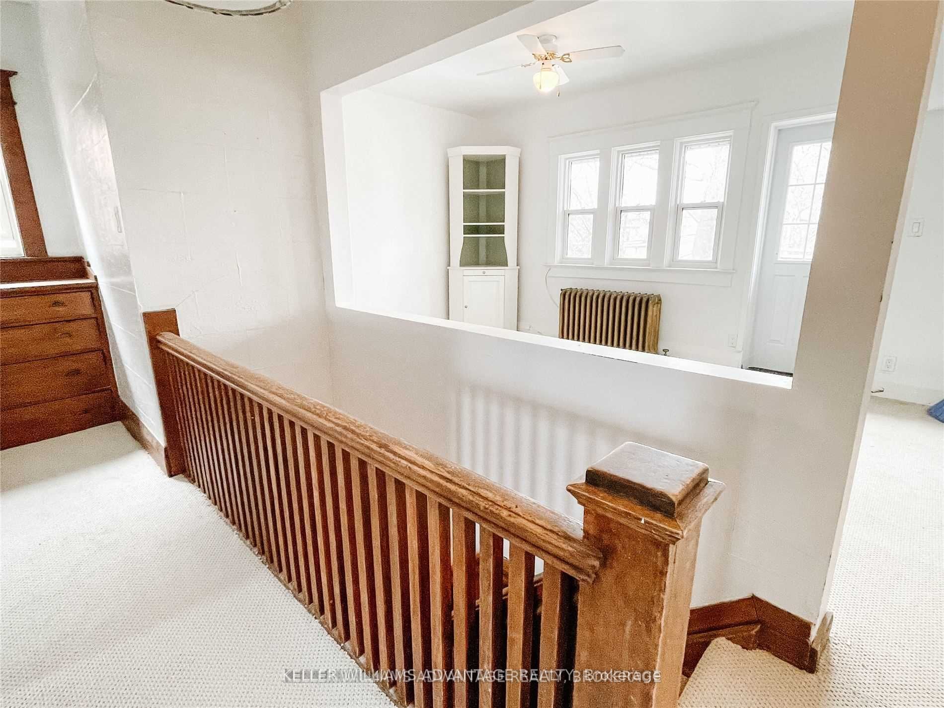 Unit Upper - 98 Woodycrest Avenue, Toronto 5