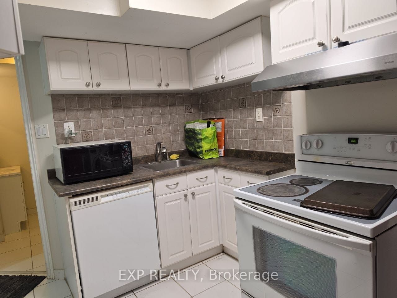 Unit Bsmt - 134 Sandown Avenue, Scarborough 4