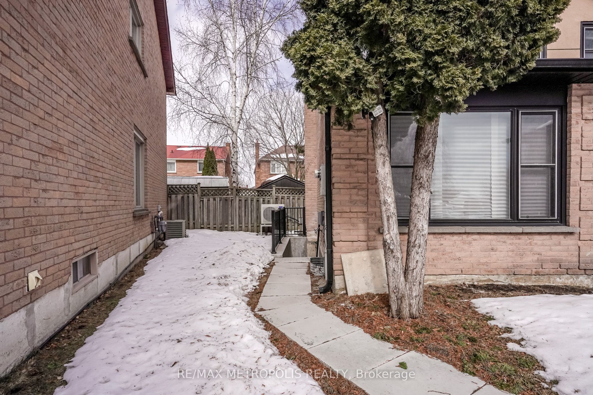 Unit BSMT - 570 Springview Drive, Pickering 2