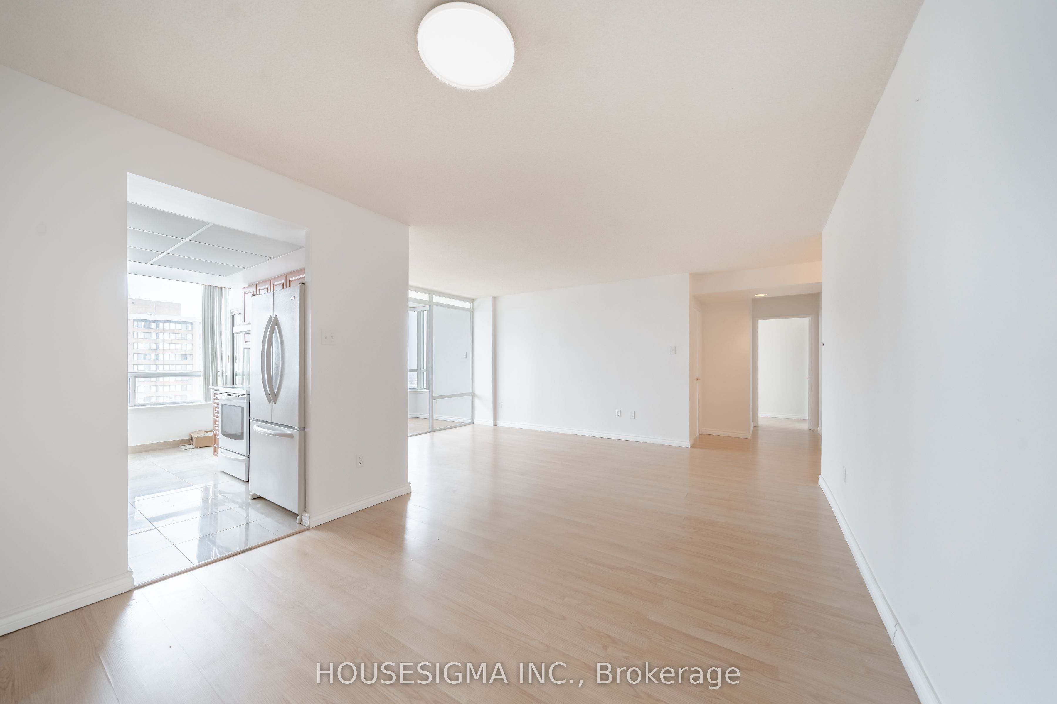 Unit 1605 - 330 Alton Towers Circle, Scarborough 4