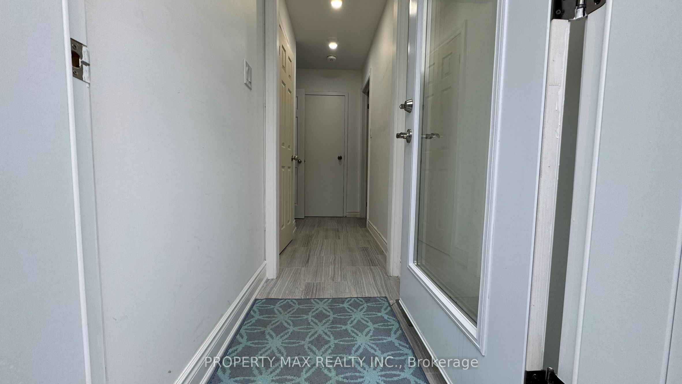 Unit Bsmt - 30 Glenabbey Drive, Clarington 3