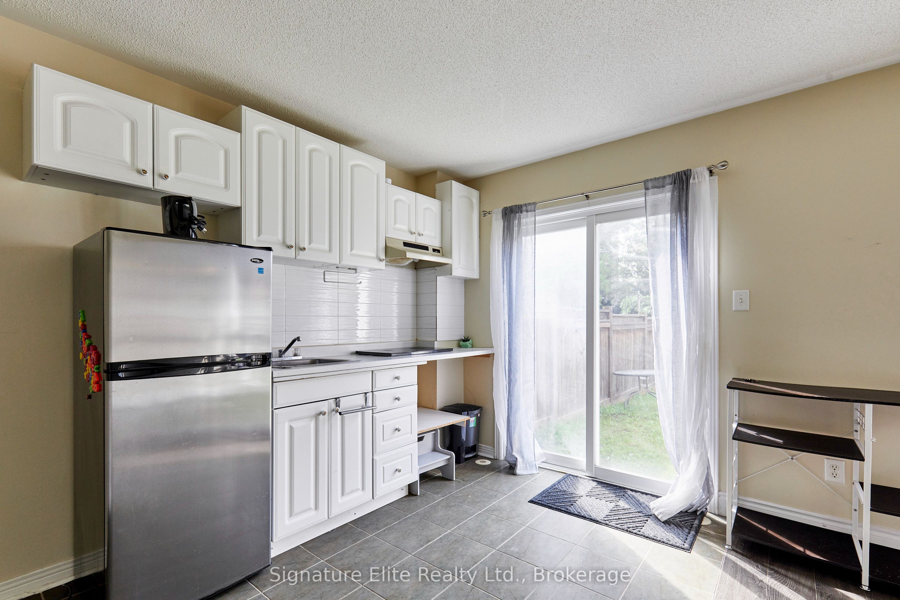 Unit Lower - 11 Etienne Street, Scarborough 3