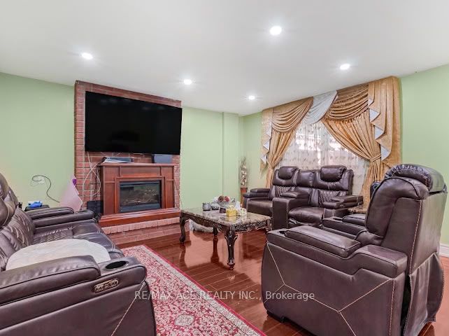 Unit Bsmt - 149 Nelson Street, Scarborough 2