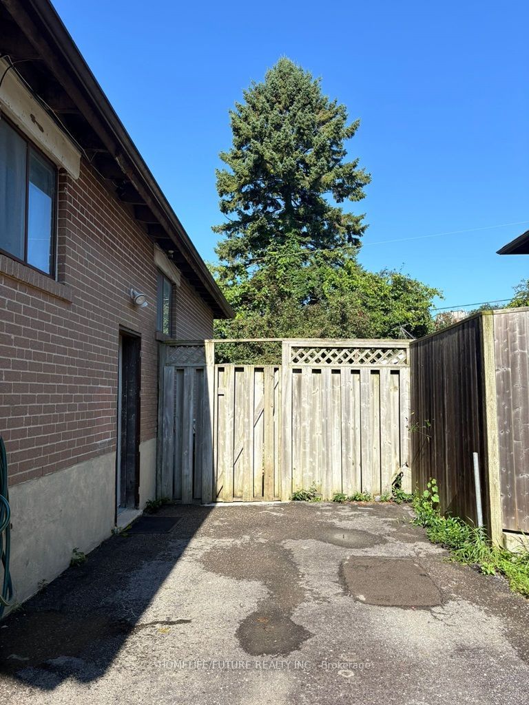 Unit Bsmt - 868 Chapleau Drive, Pickering 2