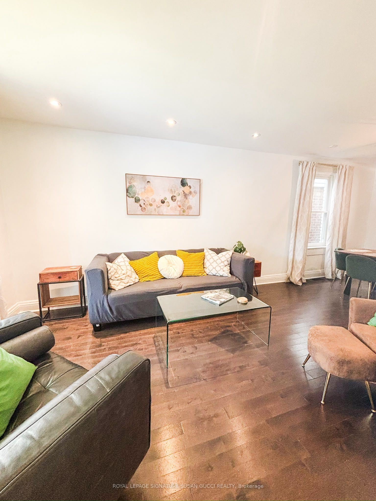 231 Chisholm Avenue, Toronto 4
