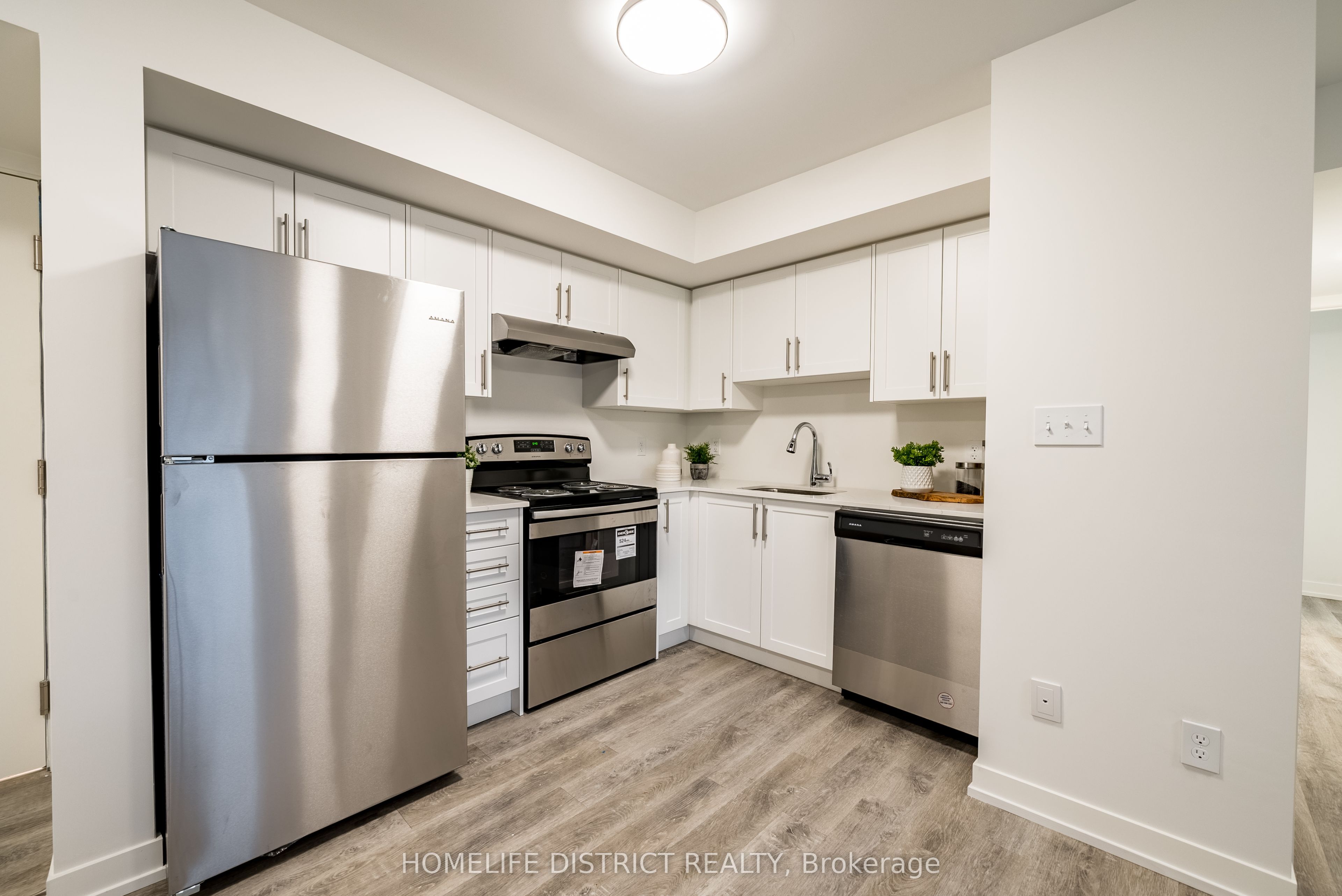 Unit 604 - 976 Simcoe Street N, Oshawa 2