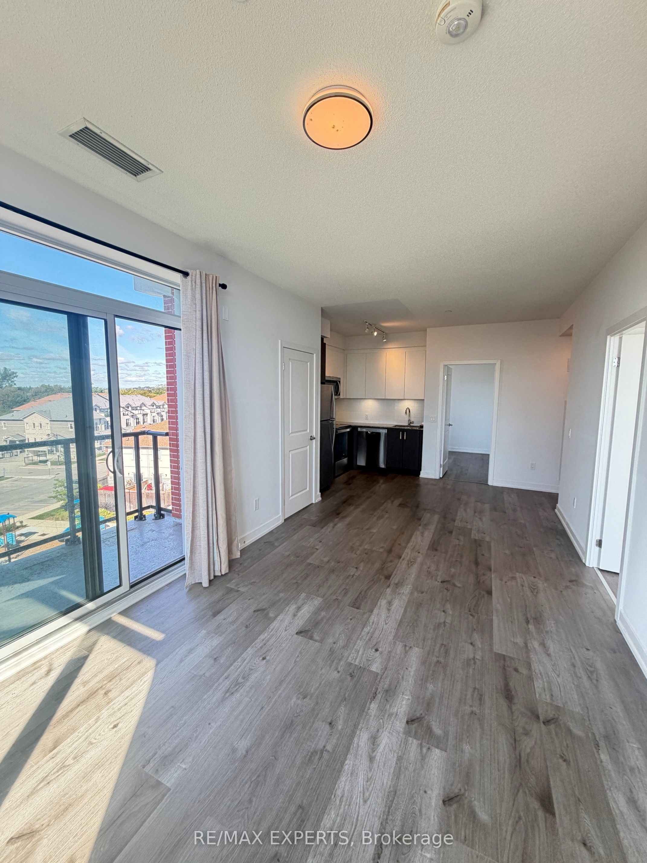 Unit 518 - 1010 Dundas Street E, Whitby 4