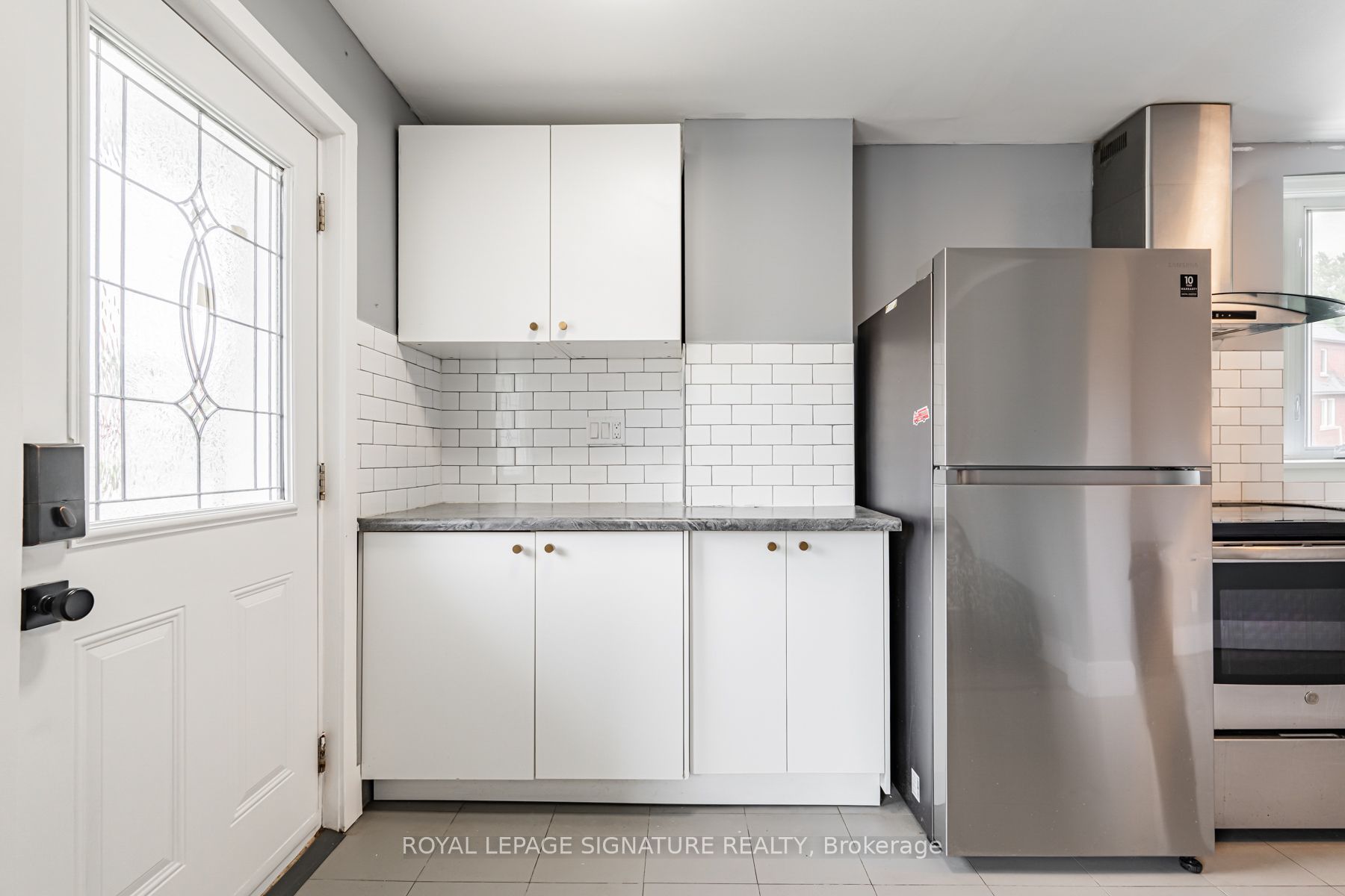 2935 St Clair Avenue E, Toronto 4