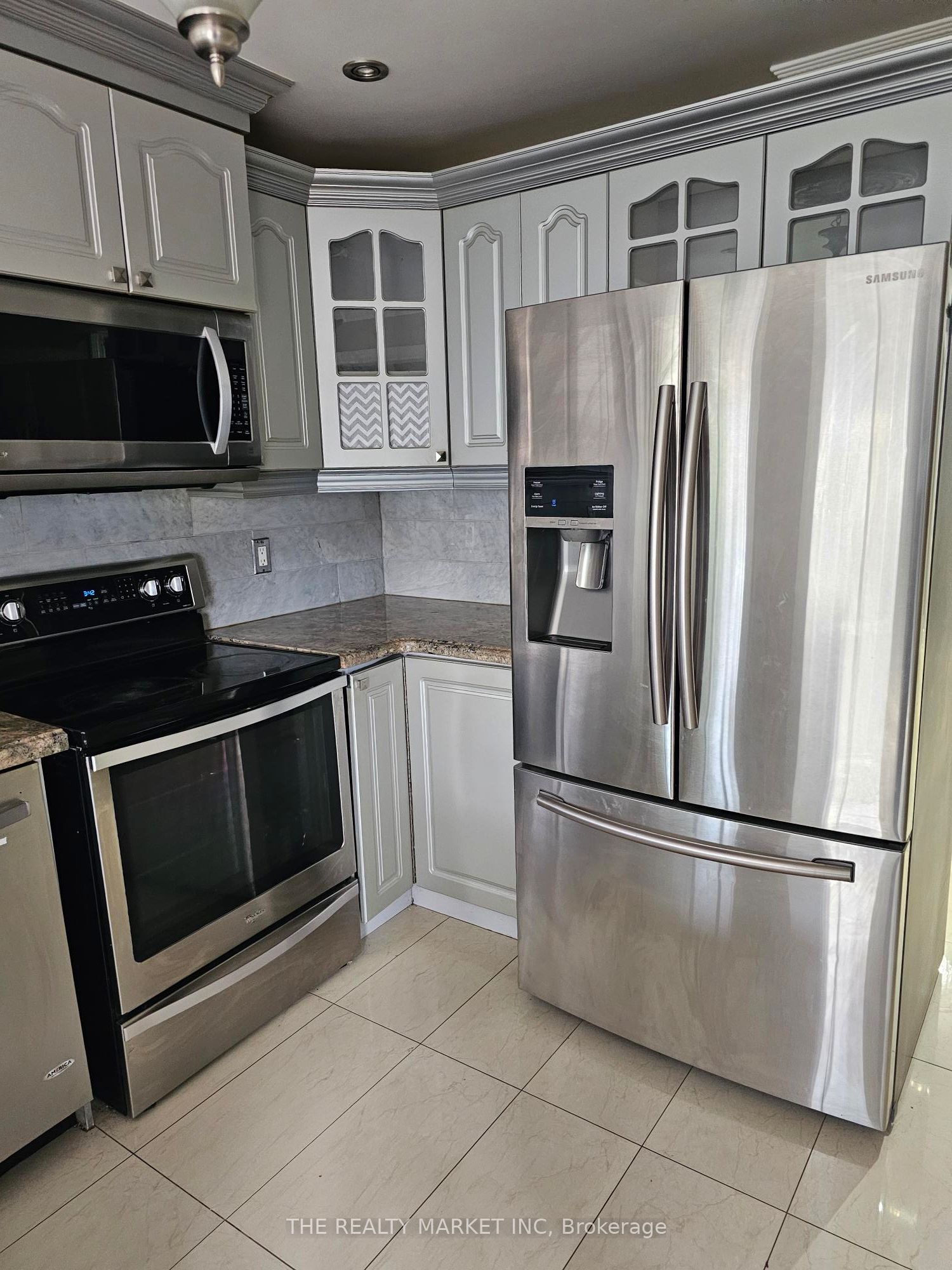 Unit Room - 102 William Stephenson Drive, Whitby 4