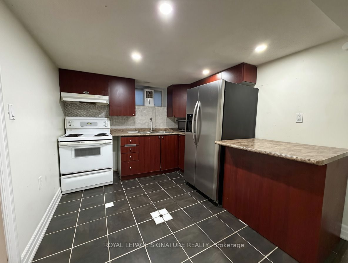 Unit Bsmt - 118 Harding Boulevard, Scarborough 5