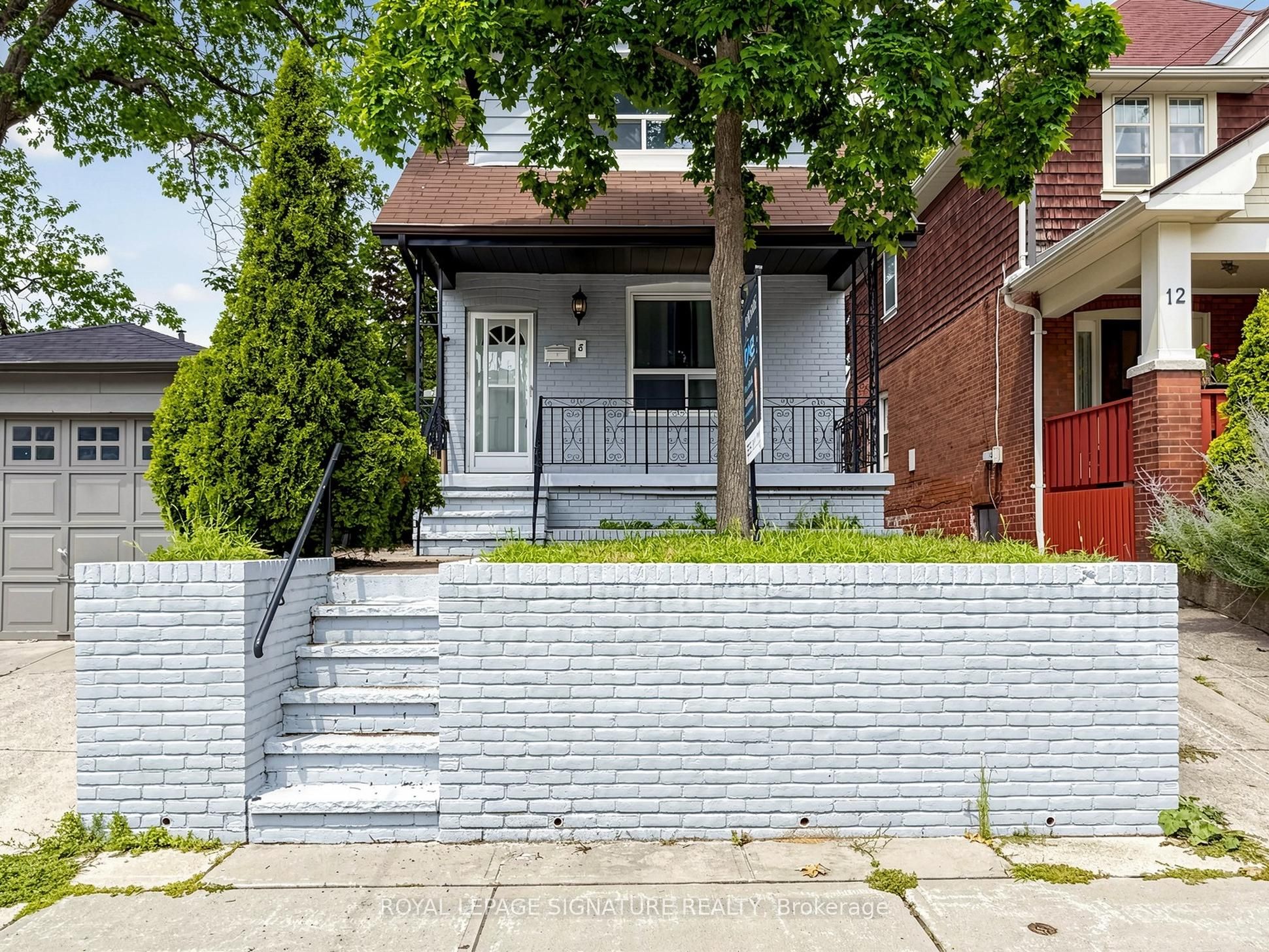 8 Harris Avenue, Toronto 2