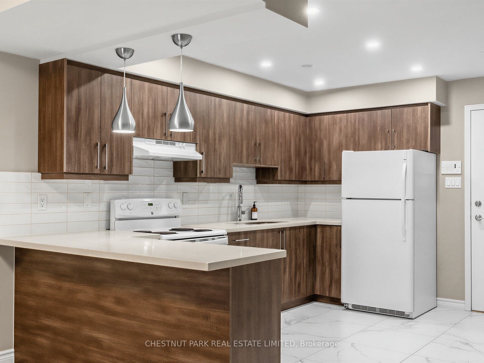 Unit 2 - 880 Broadview Avenue, Toronto 4