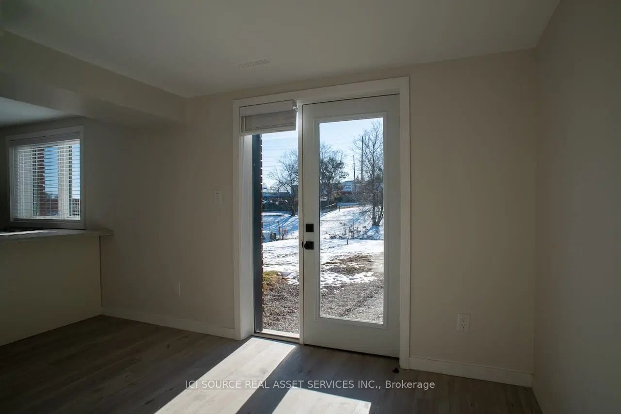 Unit B - 200 John Street W, Bradford West Gwillimbury 2