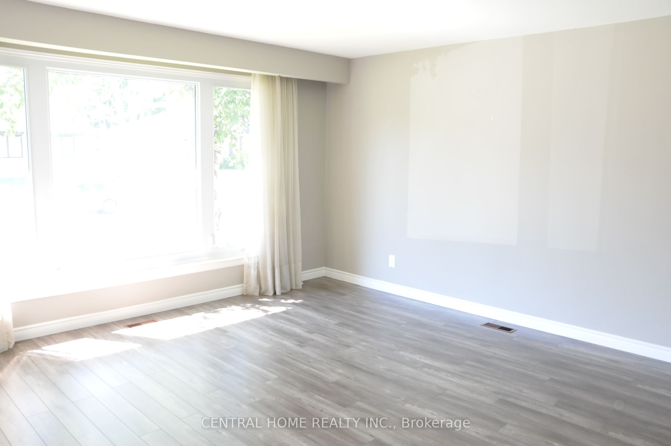 66 Collins Crescent, Aurora 5