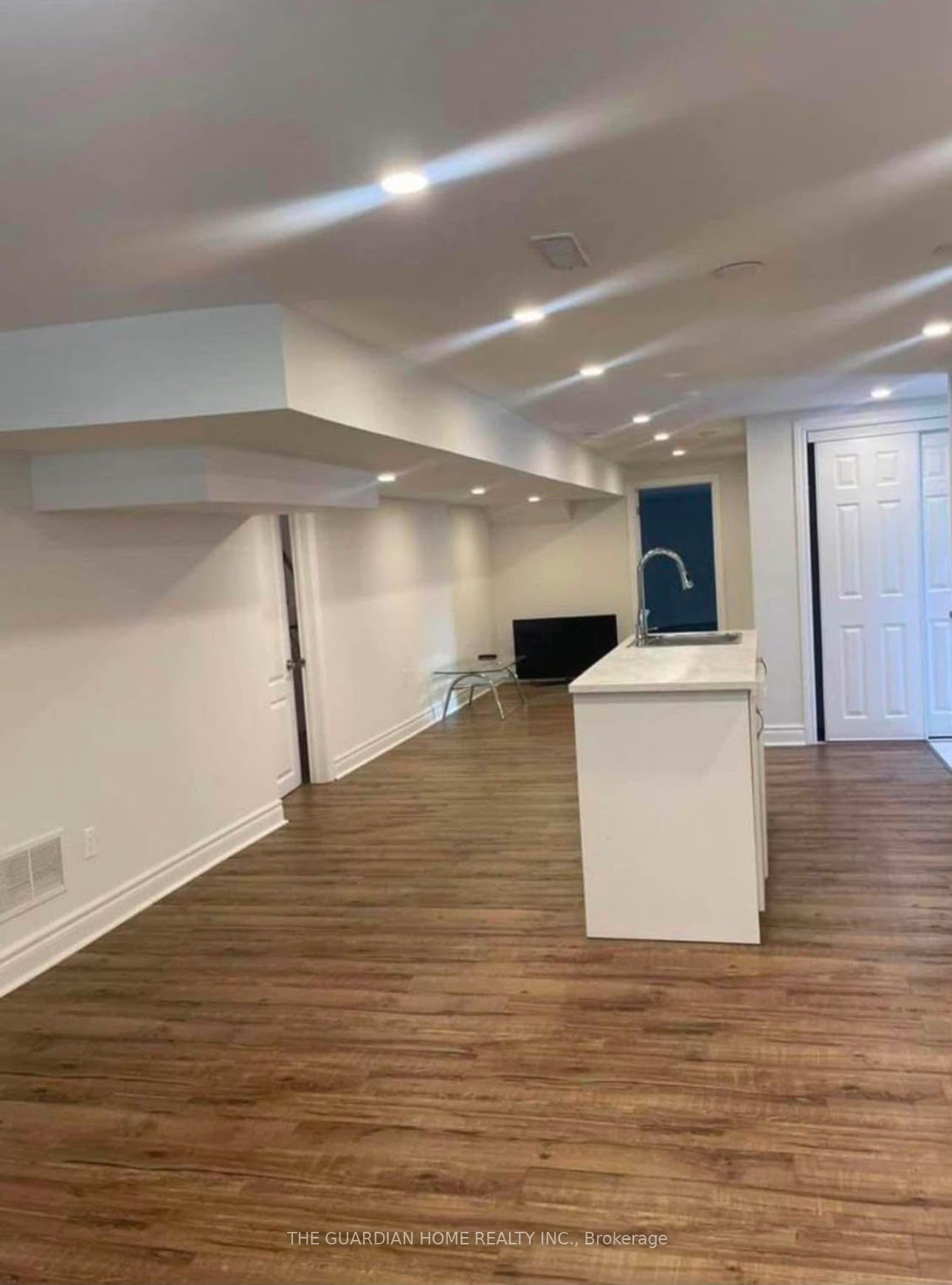 Unit Bsmt - 37 Murdock Avenue, Aurora 5