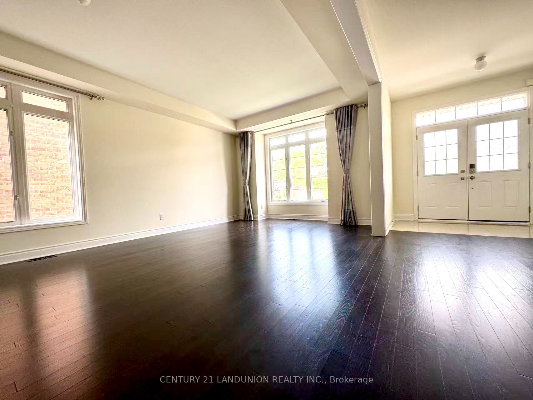 921 Goring Circle, Newmarket 3