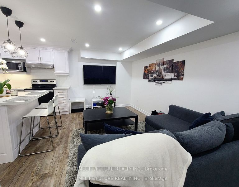 Unit Bsmt - 27 Edgehill Avenue, Whitchurch-Stouffville 2