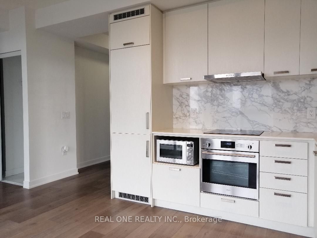 Unit 2001 - 38 Honeycrisp Crescent, Vaughan 4