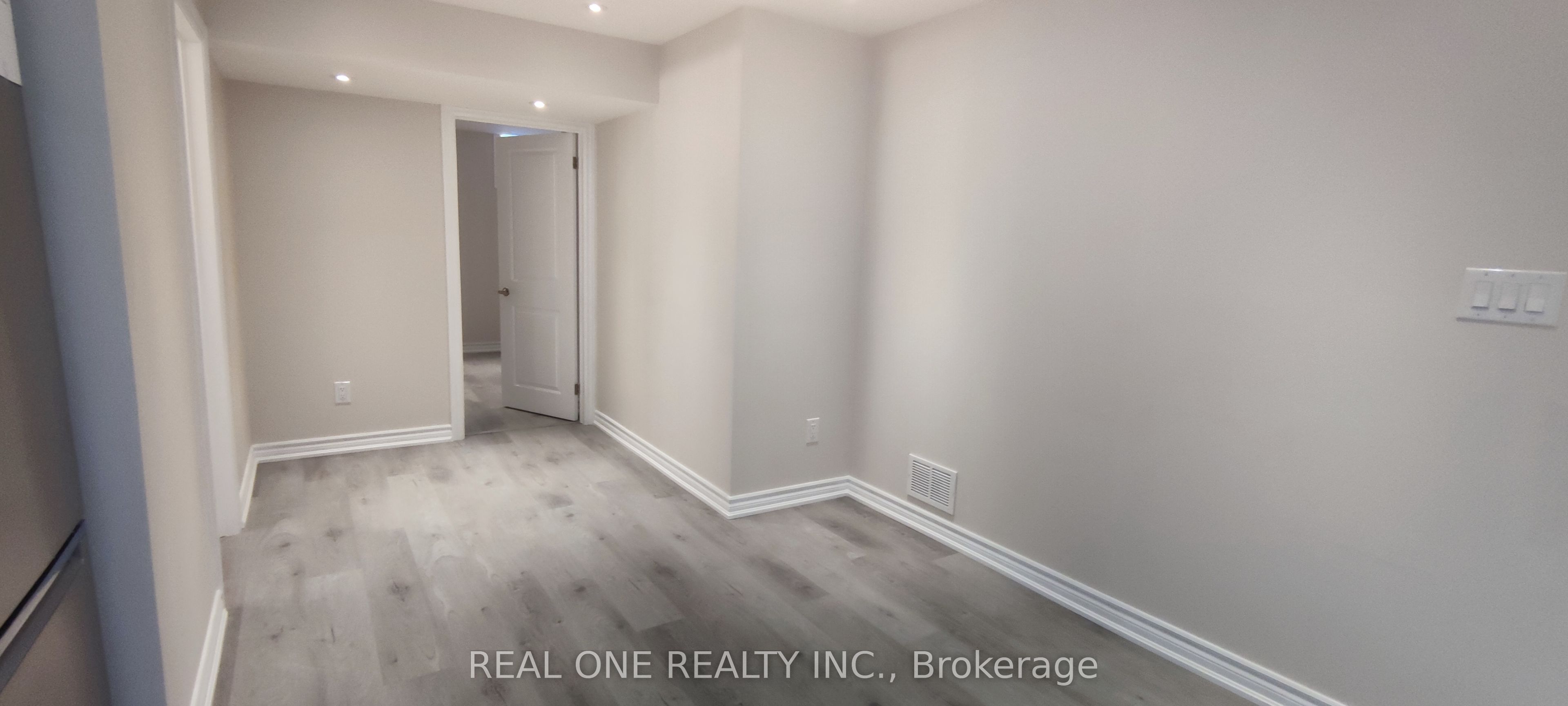 Unit Bsmt B - 22 Cloverridge Avenue, East Gwillimbury 5