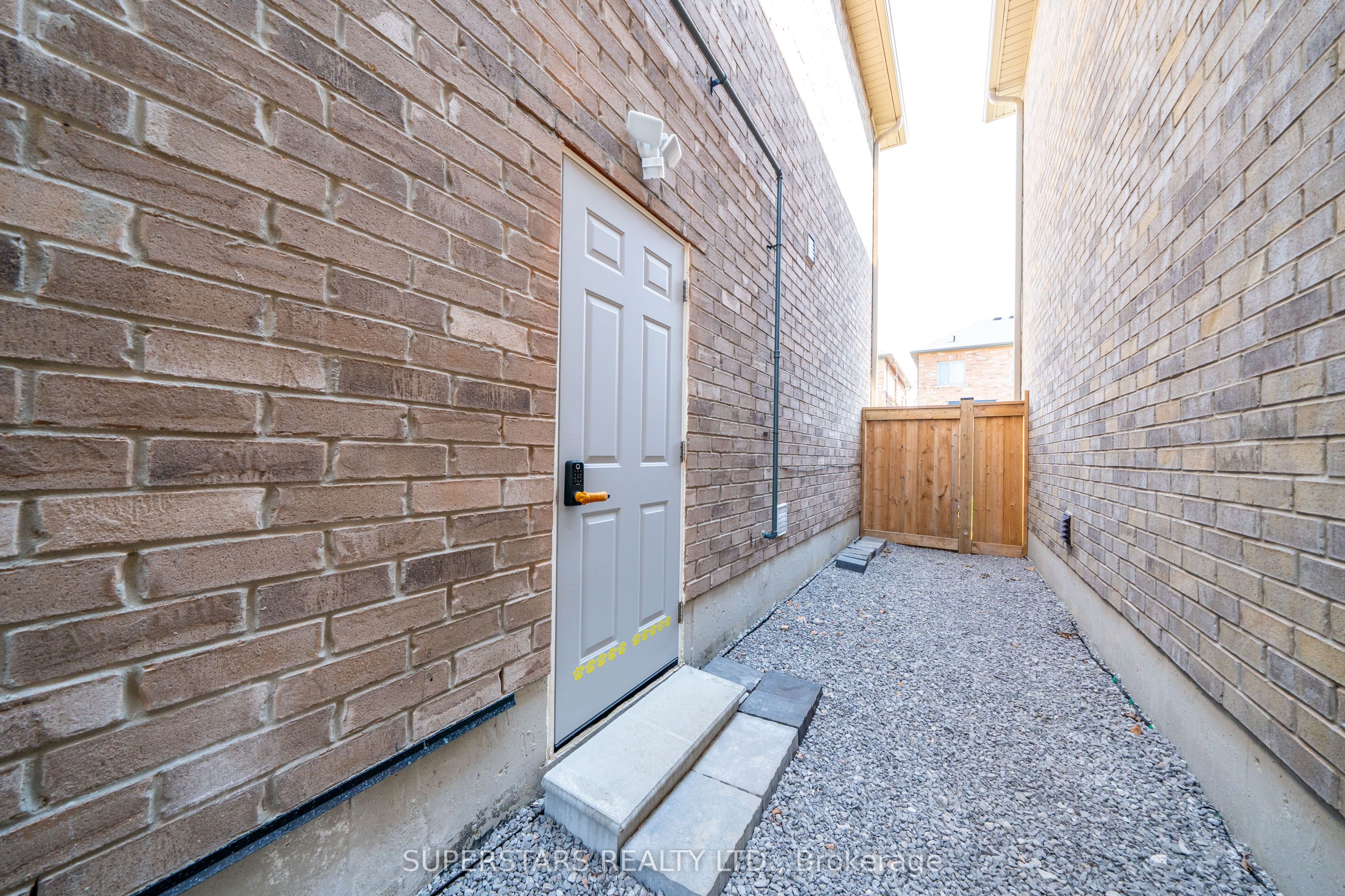 Unit Basement - 49 Birkett Way, Whitchurch-Stouffville 3