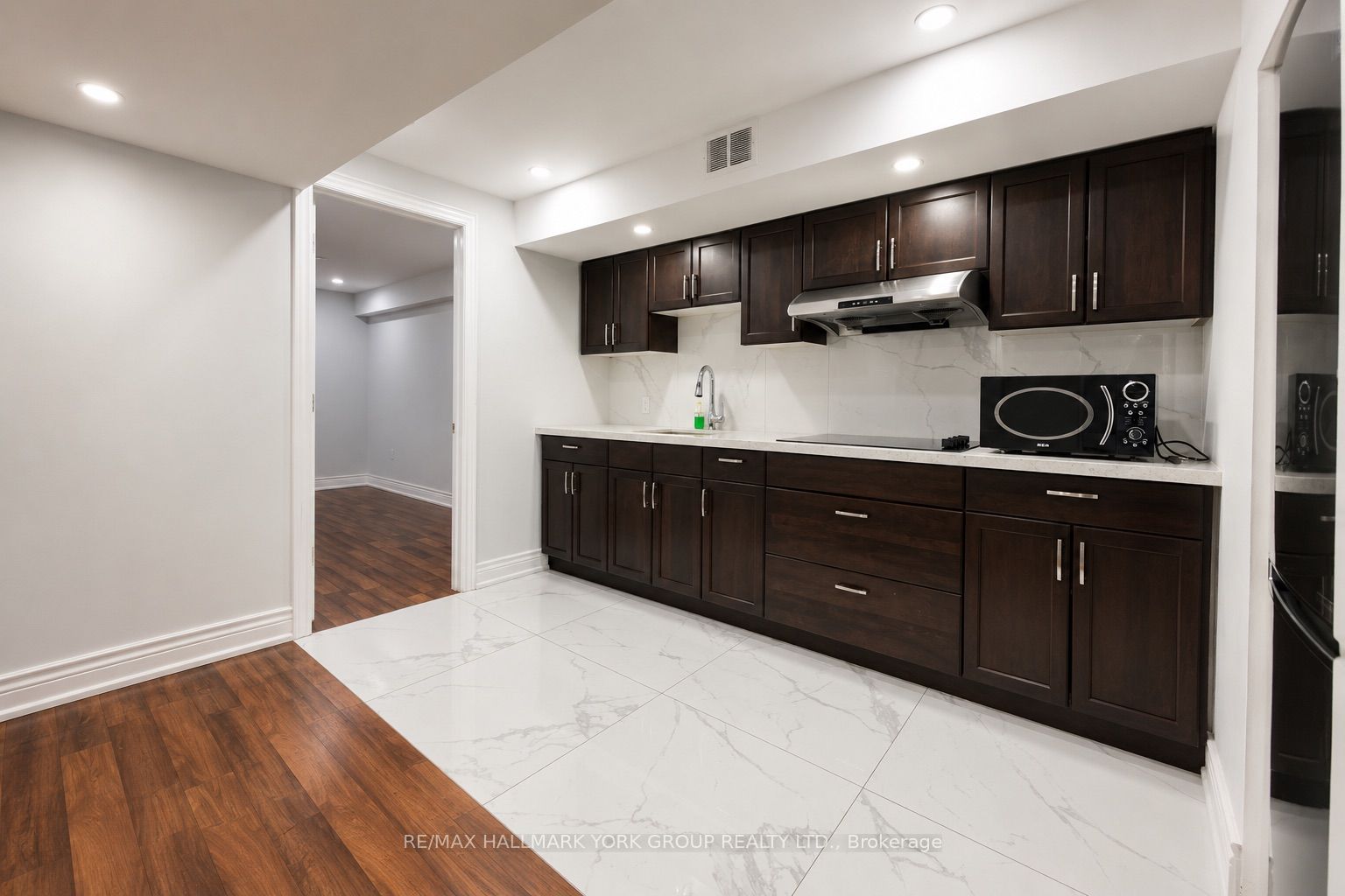 33 Deerwood Crescent, Richmond Hill 4