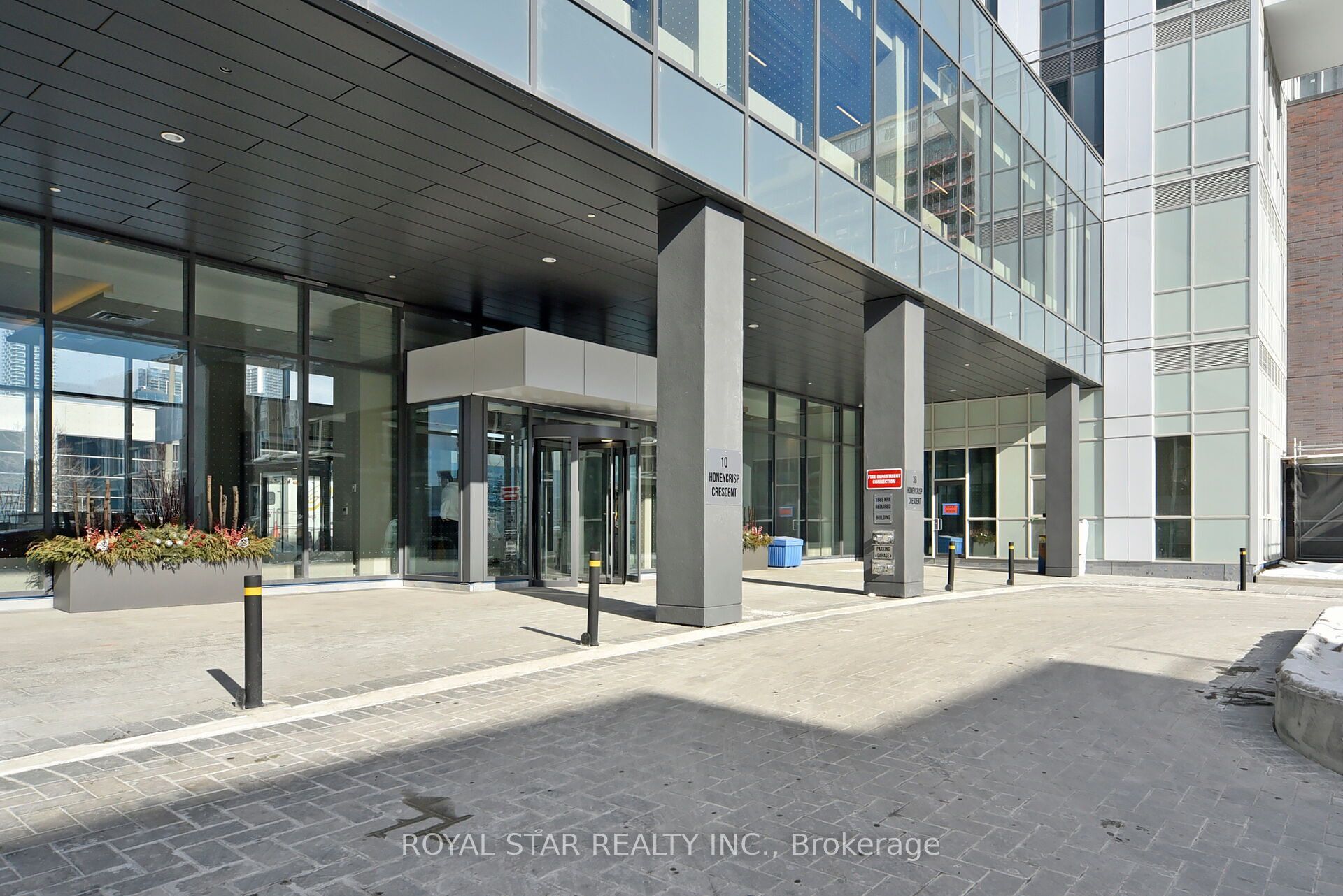Unit 909 - 10 Honeycrisp Crescent, Vaughan 3