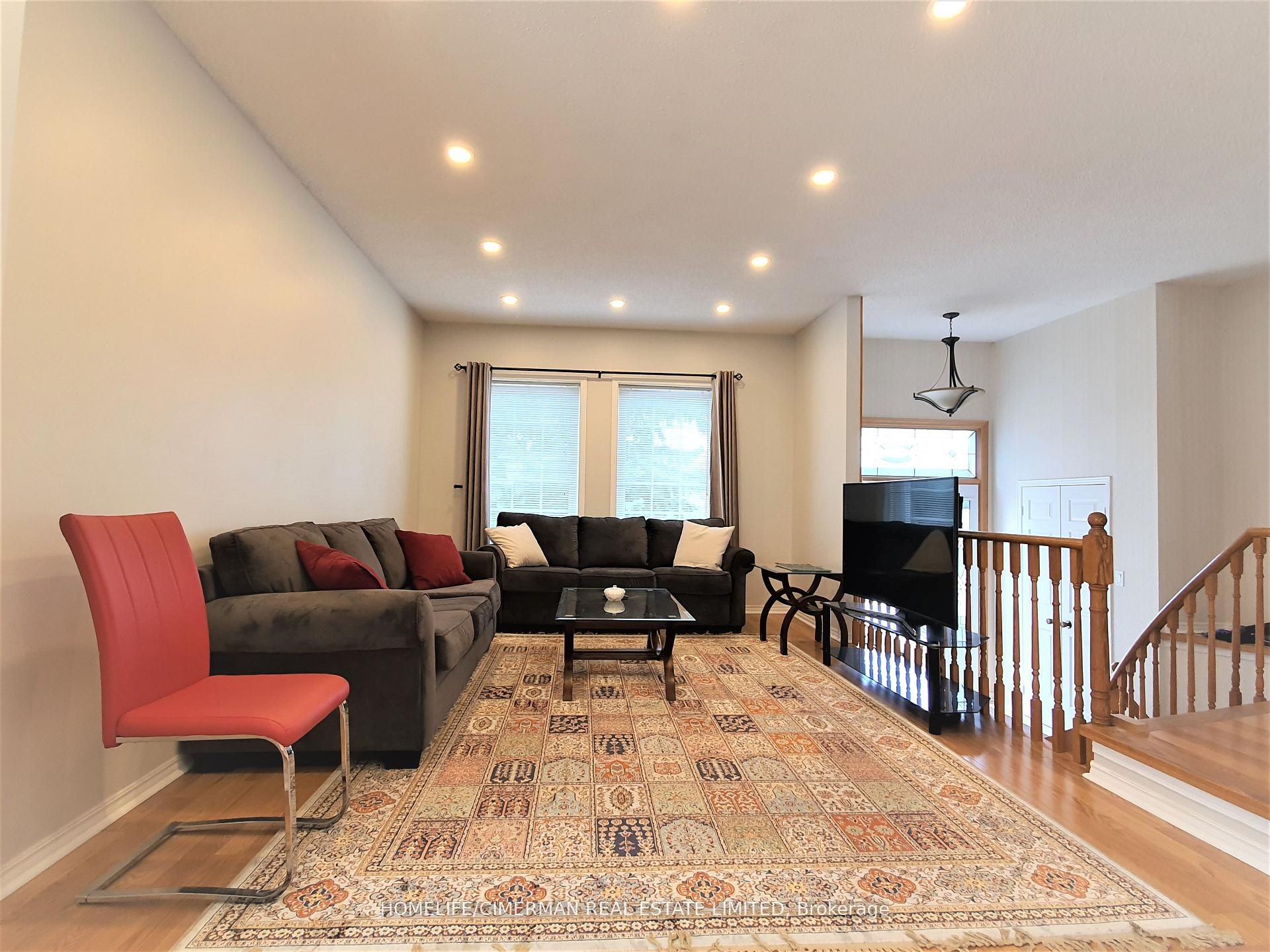Unit UPPER - 312 Harewood Boulevard, Newmarket 2
