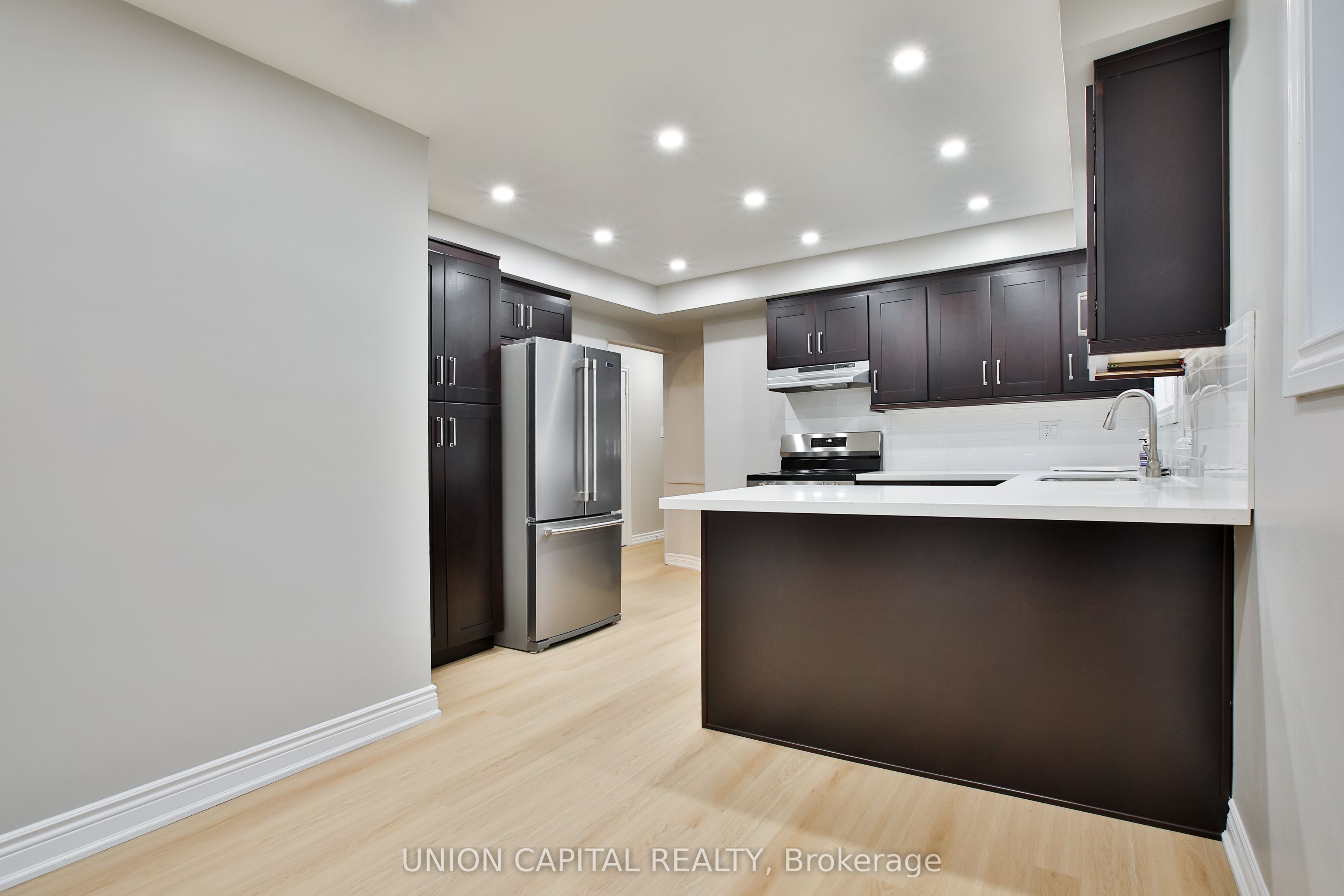 Unit Upper - 131 Romfield Circuit, Markham 3