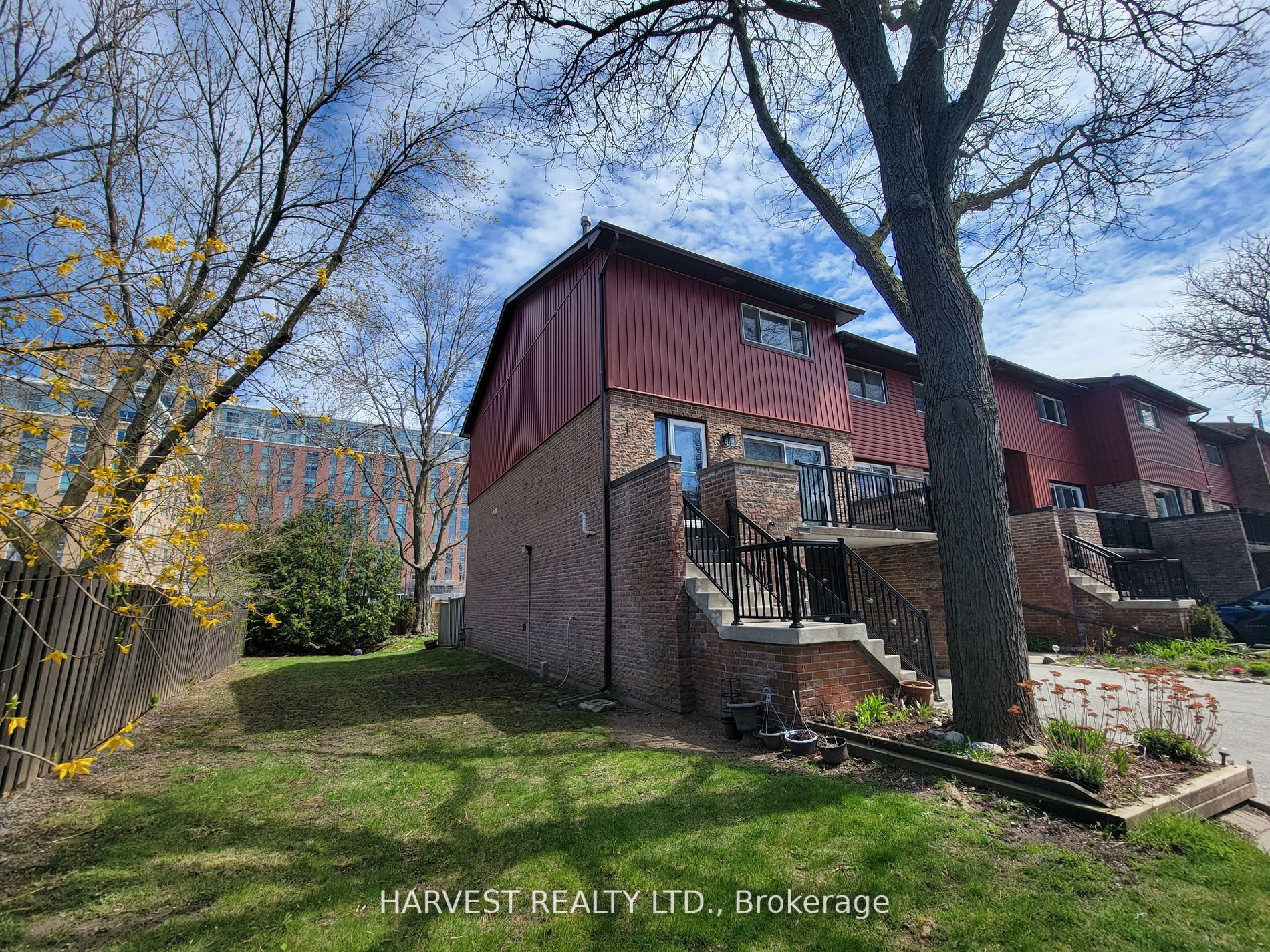 55 Ashglen Way, Markham 2
