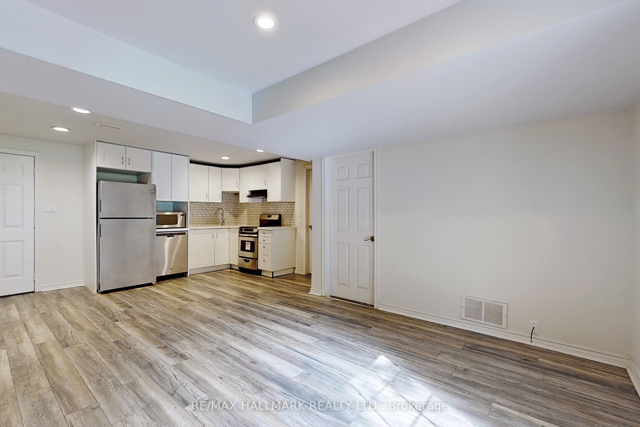 Unit basement - 63 Hillview Drive, Newmarket 5