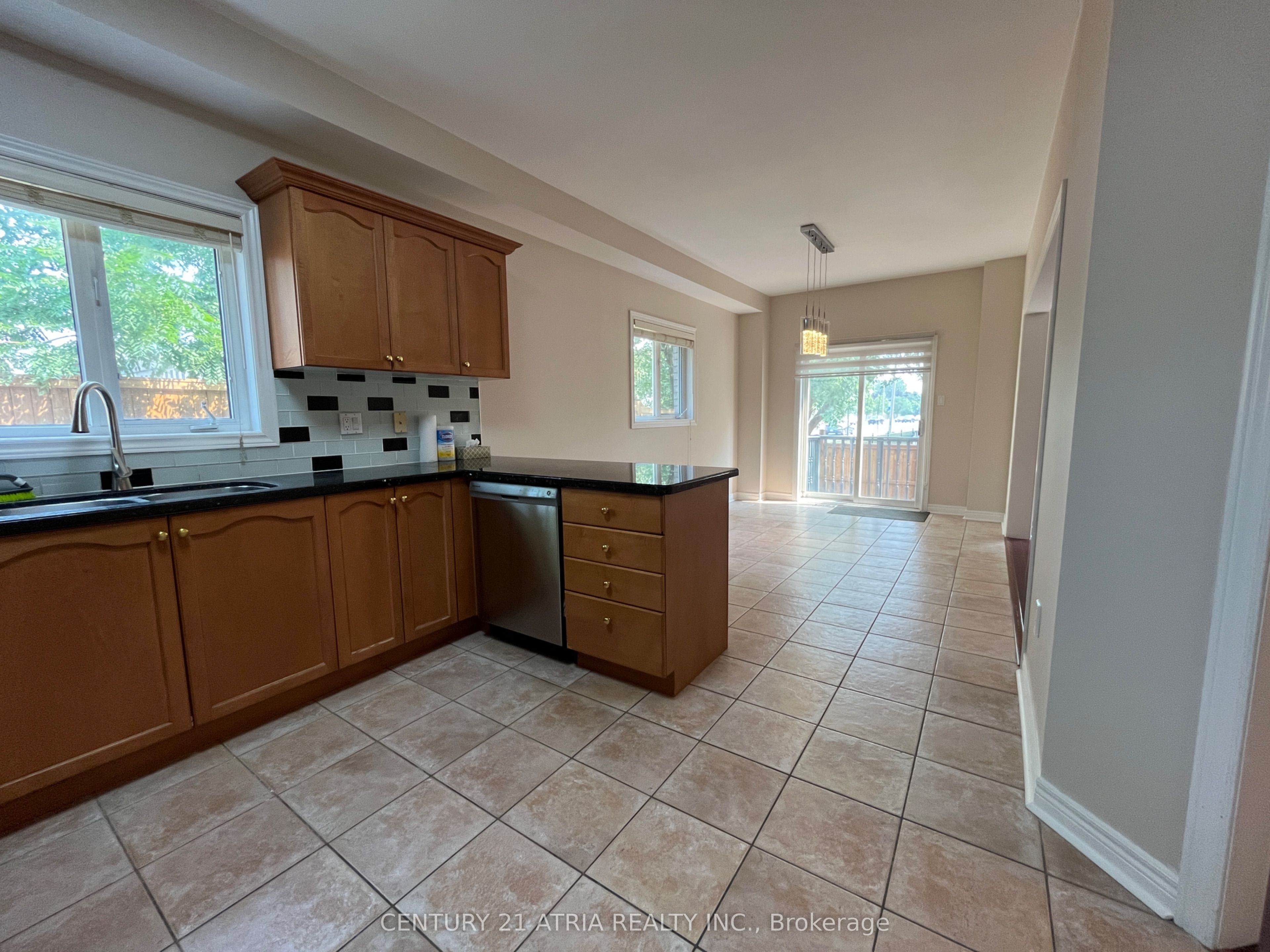 69 Loredana Court, Richmond Hill 4
