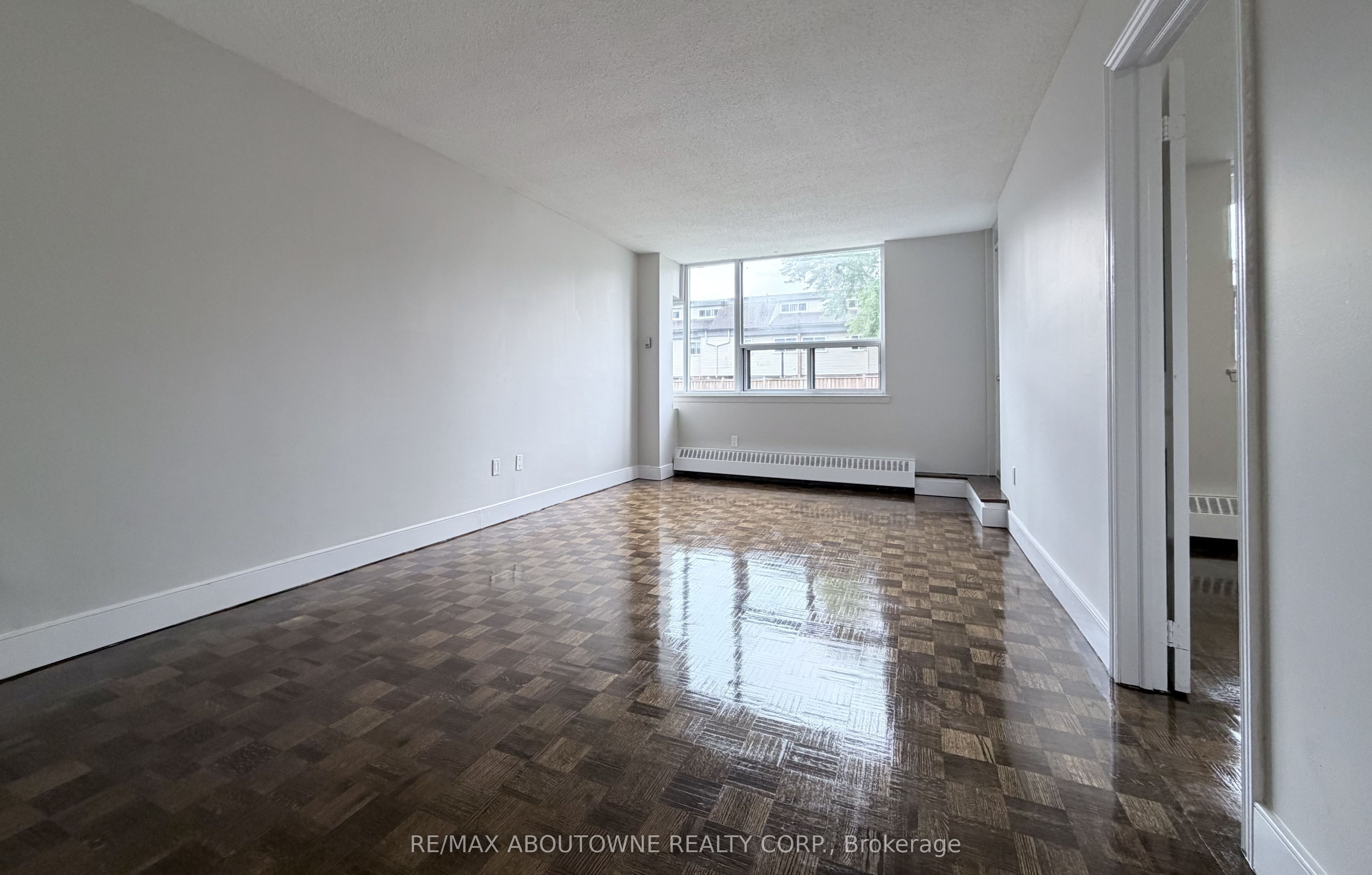 Unit 101 - 147 Wellington Street W, Aurora 5