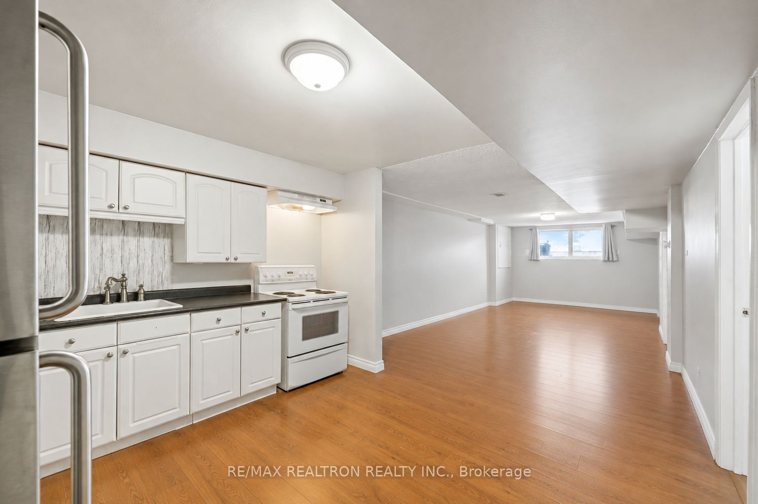 414 The Queensway Road S, Georgina 3