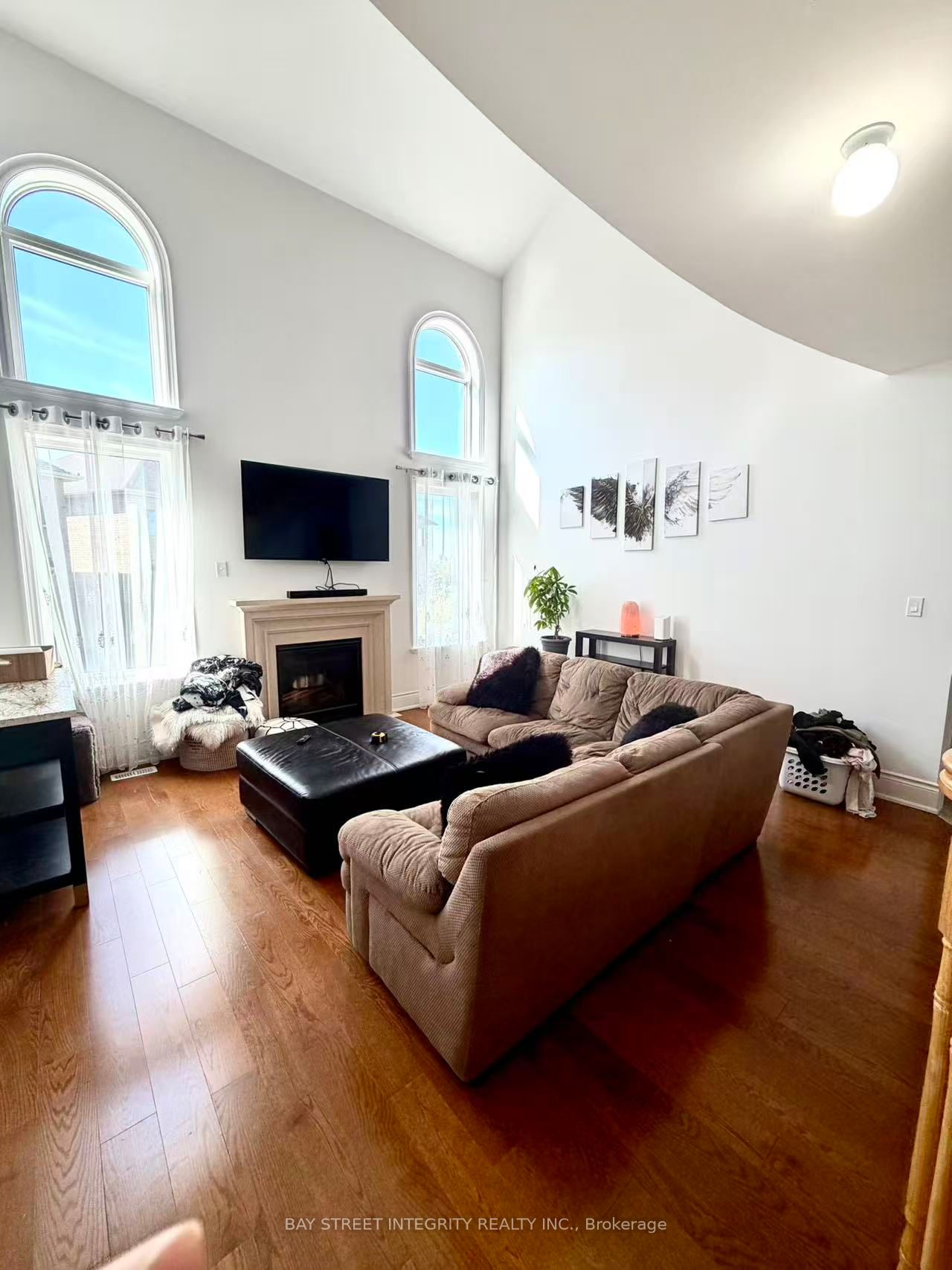 Unit Main - 60 Caria Court, Vaughan 5