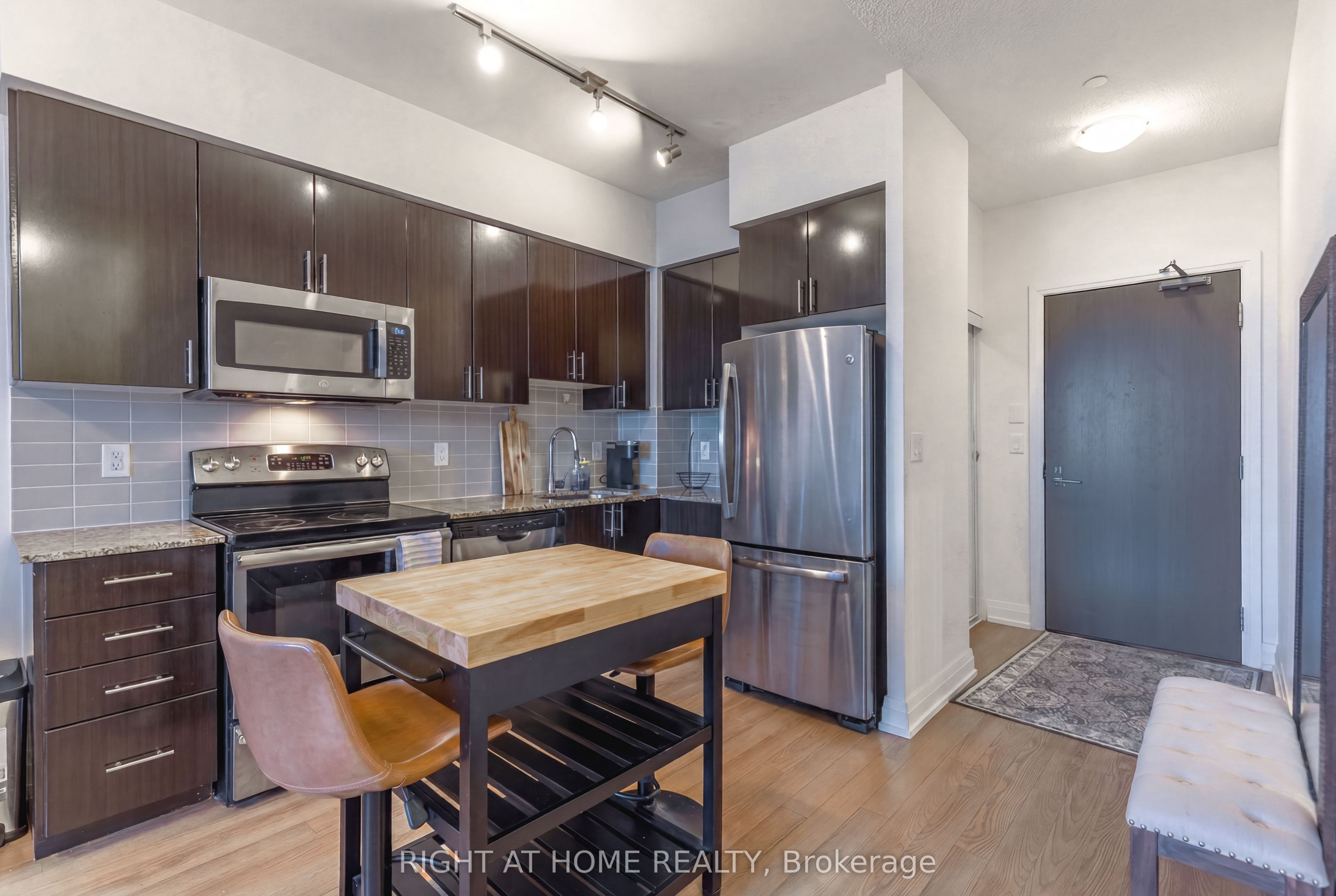Unit 815 - 7167 Yonge Street, Markham 4