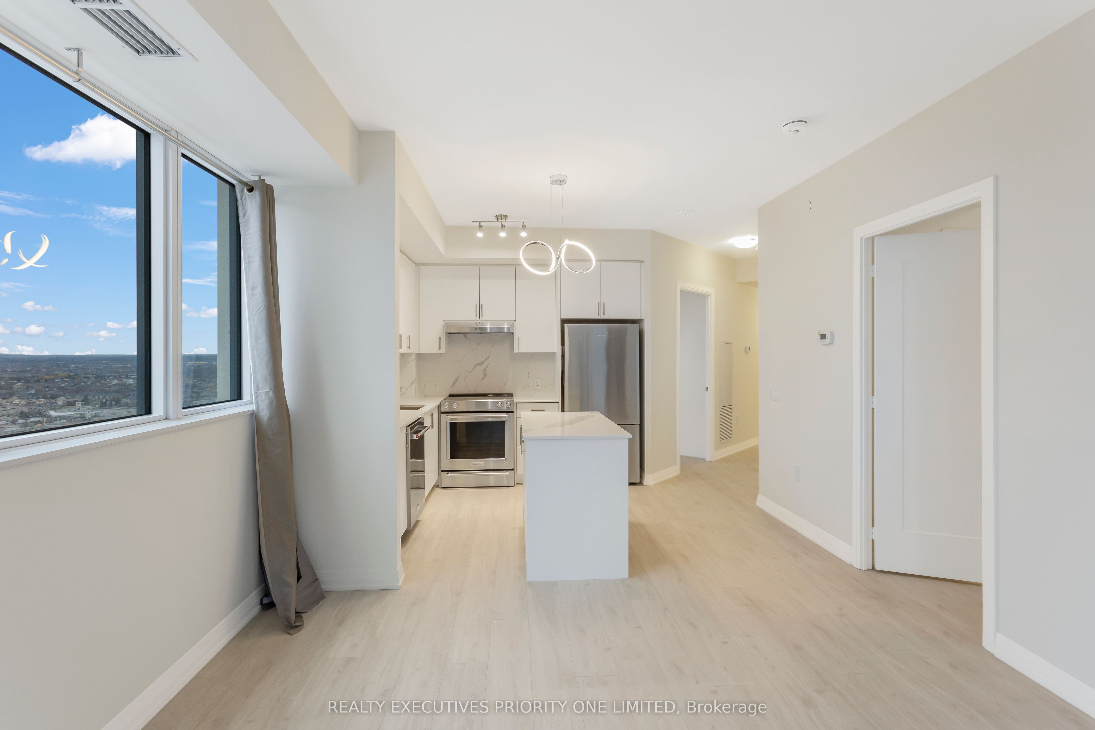 Unit 2018 - 9000 Jane Street, Vaughan 4