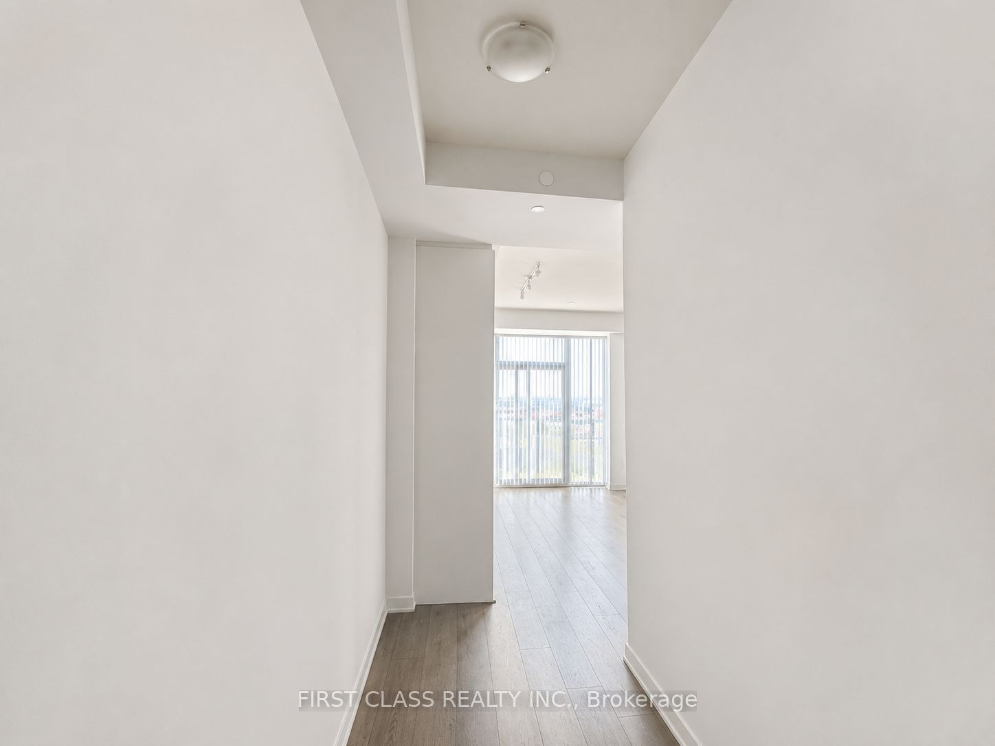 Unit 1017 - 60 Honeycrisp Crescent, Vaughan 4