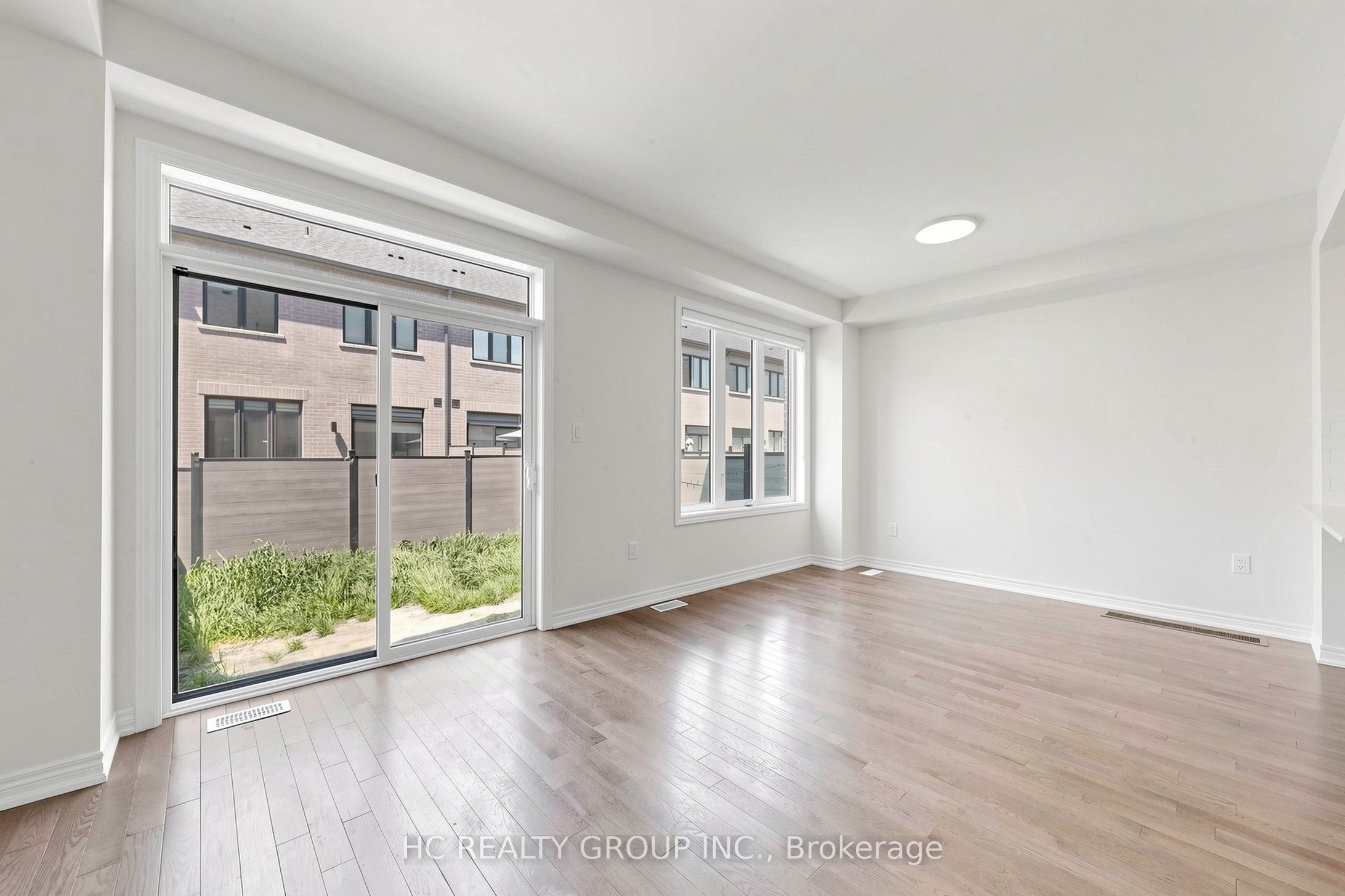 8 Hewison Avenue, Richmond Hill 4