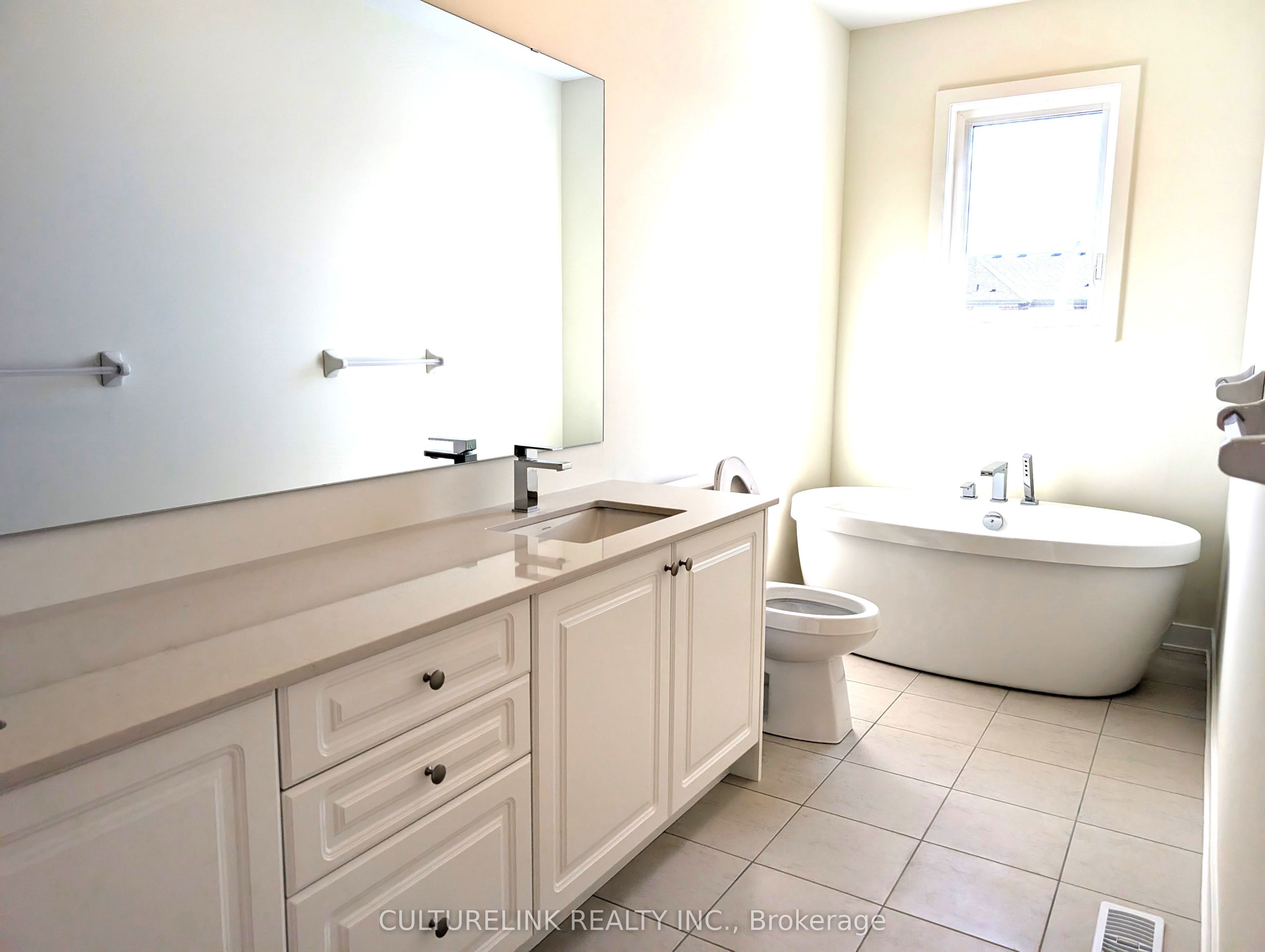 47 Mumbai Drive, Markham 4
