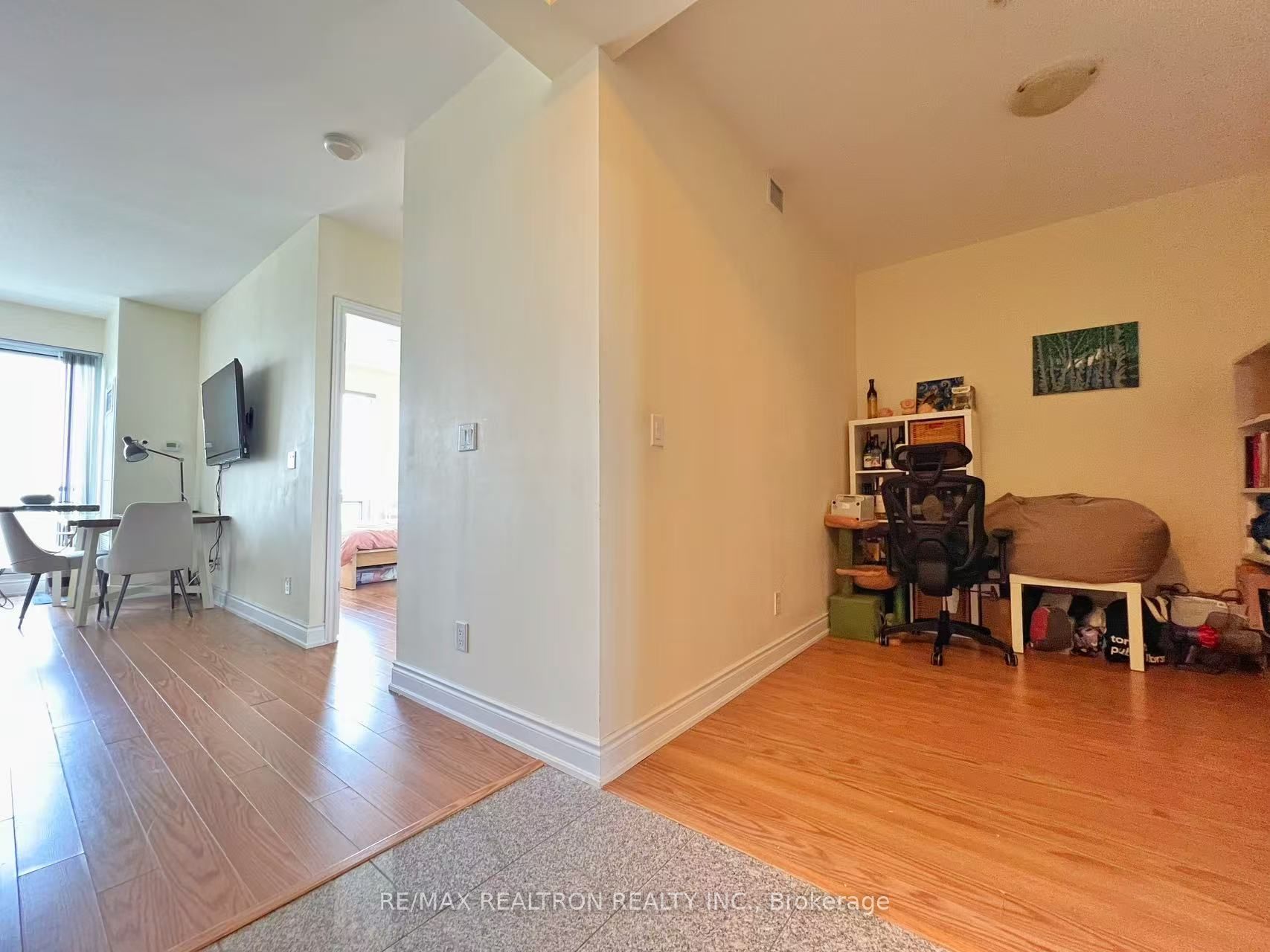 Unit 1611 - 9088 Yonge Street, Richmond Hill 3